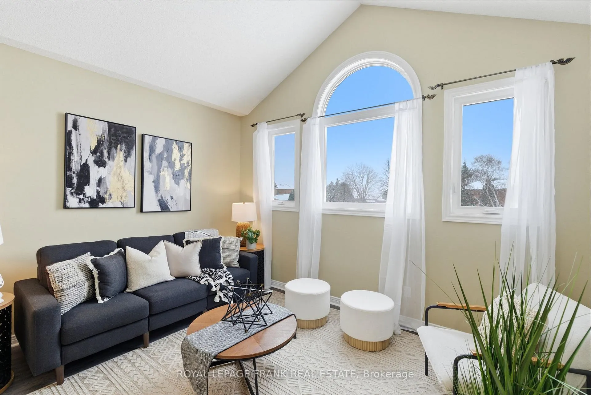 Photo 20 of 59 Short Crescent, Clarington, Courtice — HOMEH