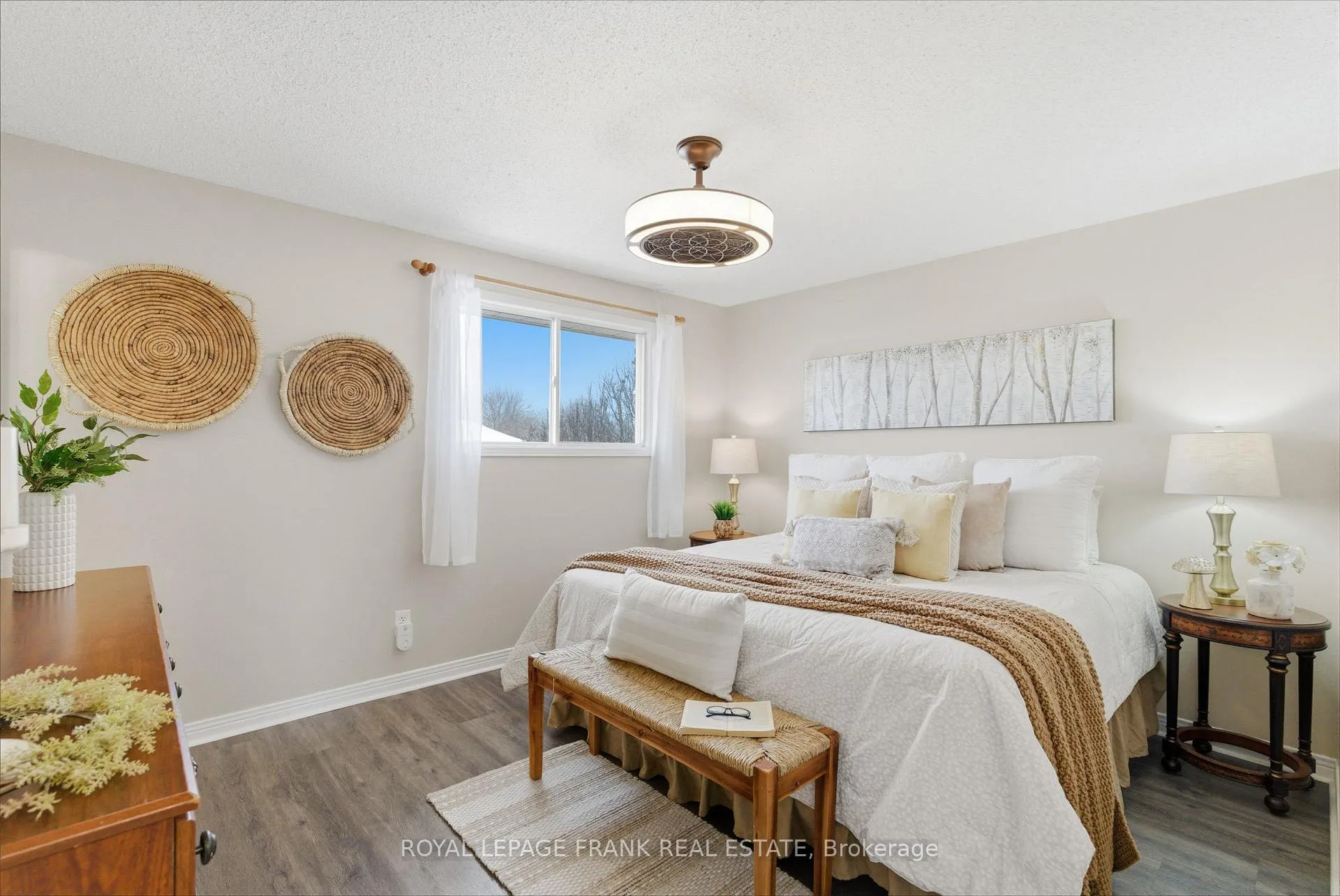 Photo 24 of 59 Short Crescent, Clarington, Courtice — HOMEH