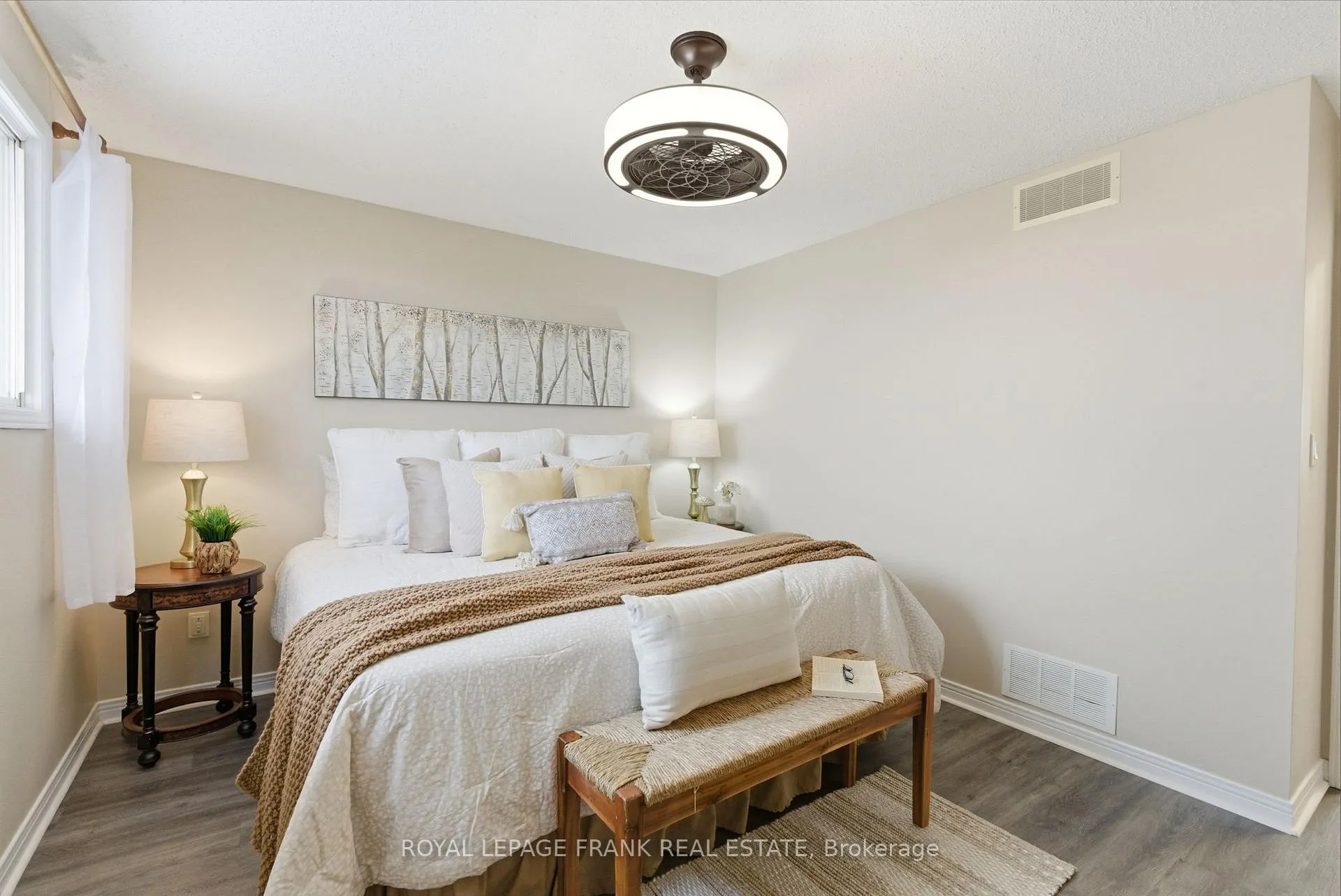 Photo 25 of 59 Short Crescent, Clarington, Courtice — HOMEH