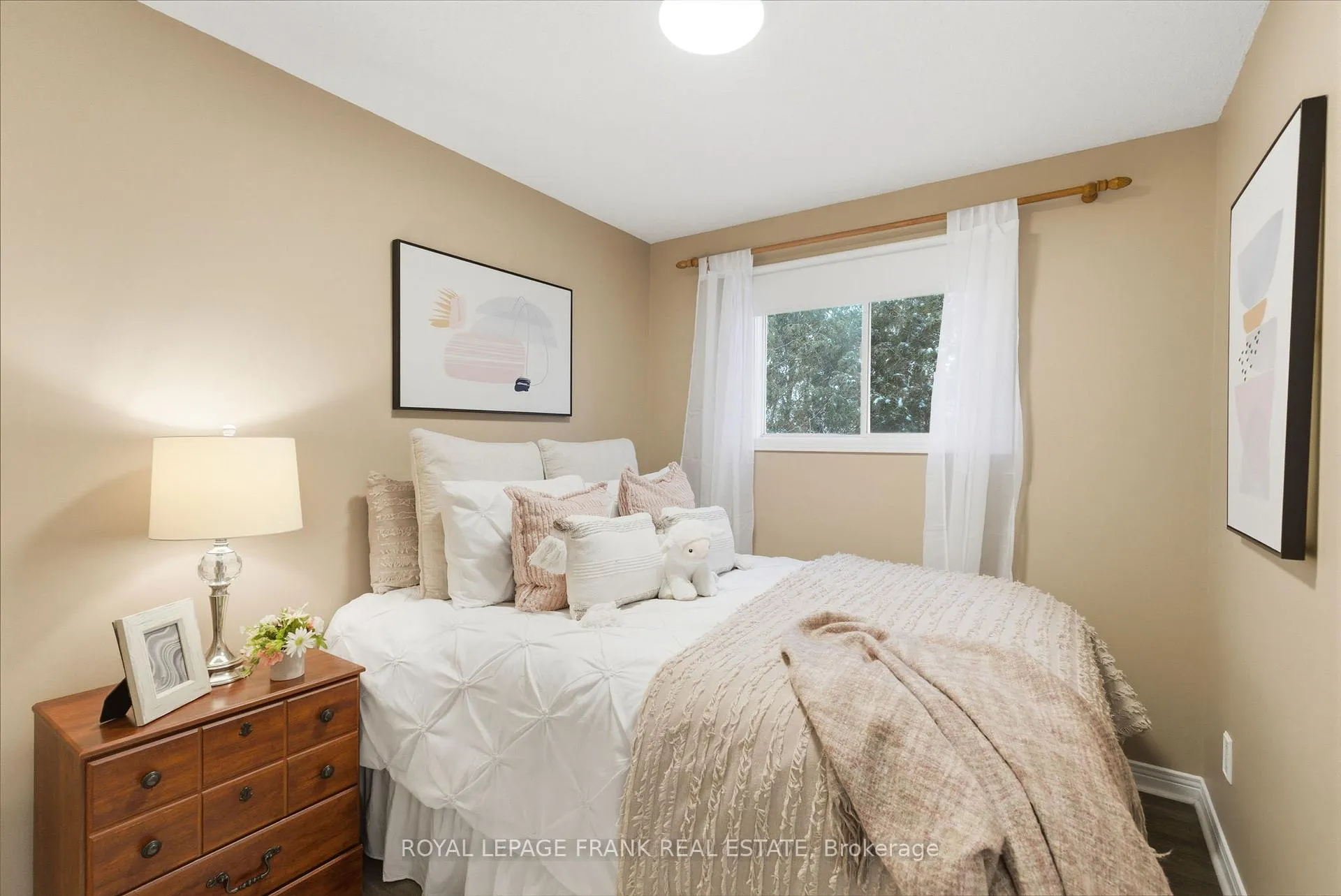 Photo 28 of 59 Short Crescent, Clarington, Courtice — HOMEH