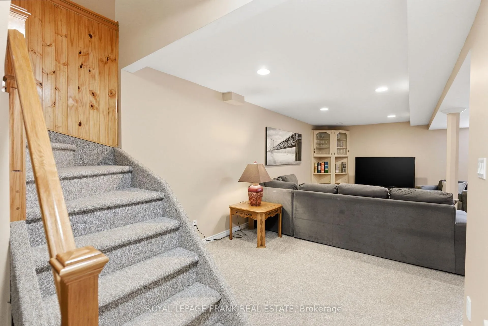 Photo 31 of 59 Short Crescent, Clarington, Courtice — HOMEH