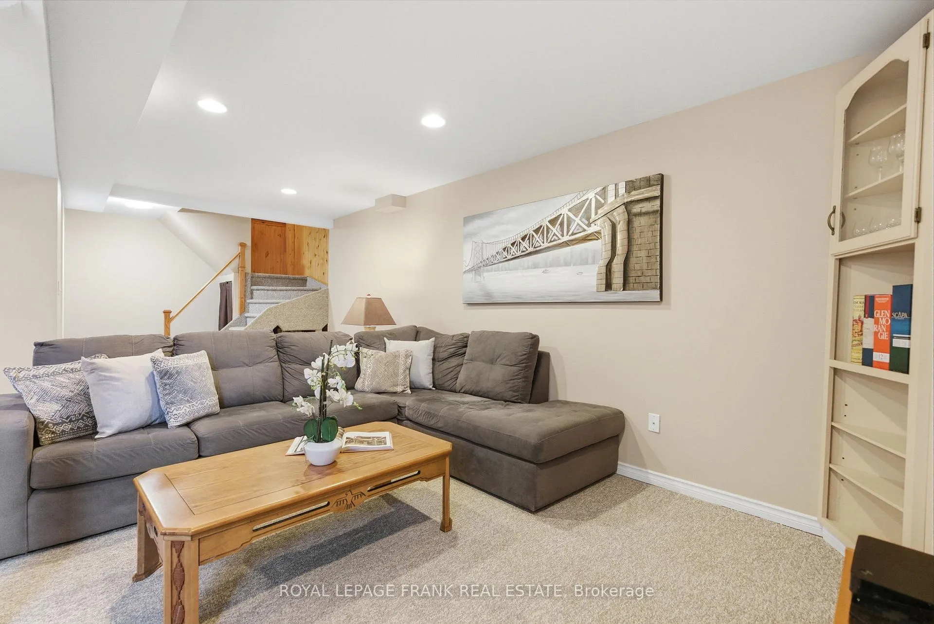 Photo 34 of 59 Short Crescent, Clarington, Courtice — HOMEH