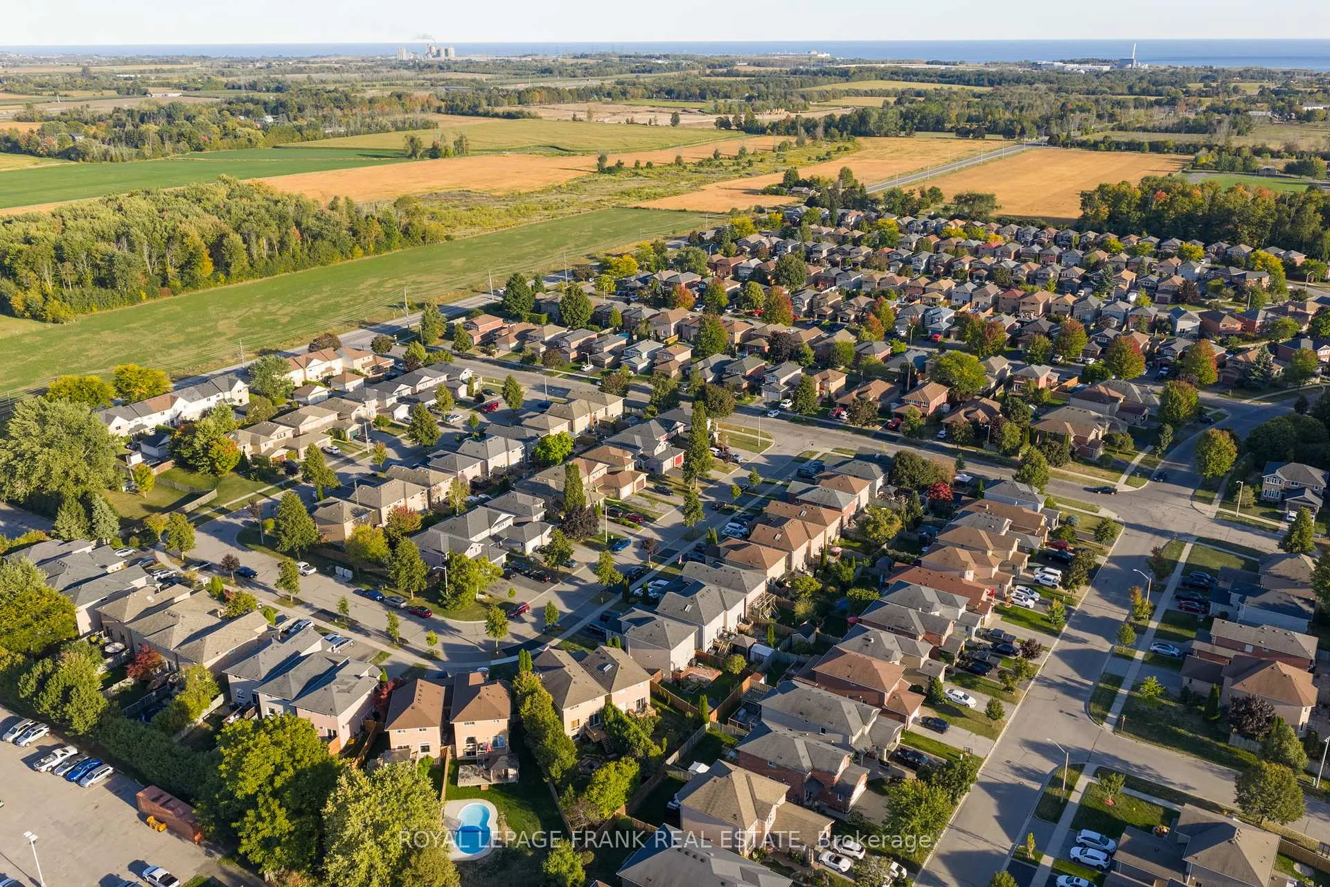 Photo 43 of 59 Short Crescent, Clarington, Courtice — HOMEH