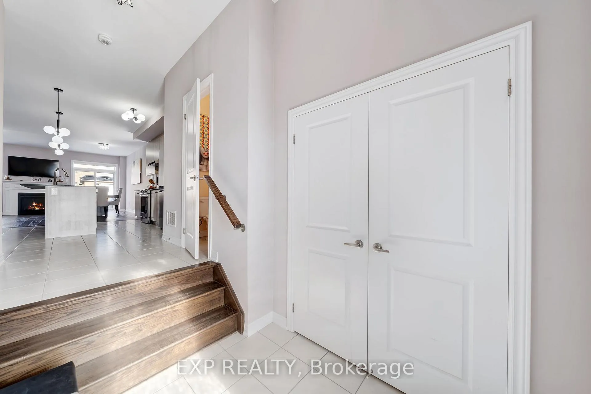 Photo 4 of 2075 Dale Road, Innisfil, Alcona — HOMEH