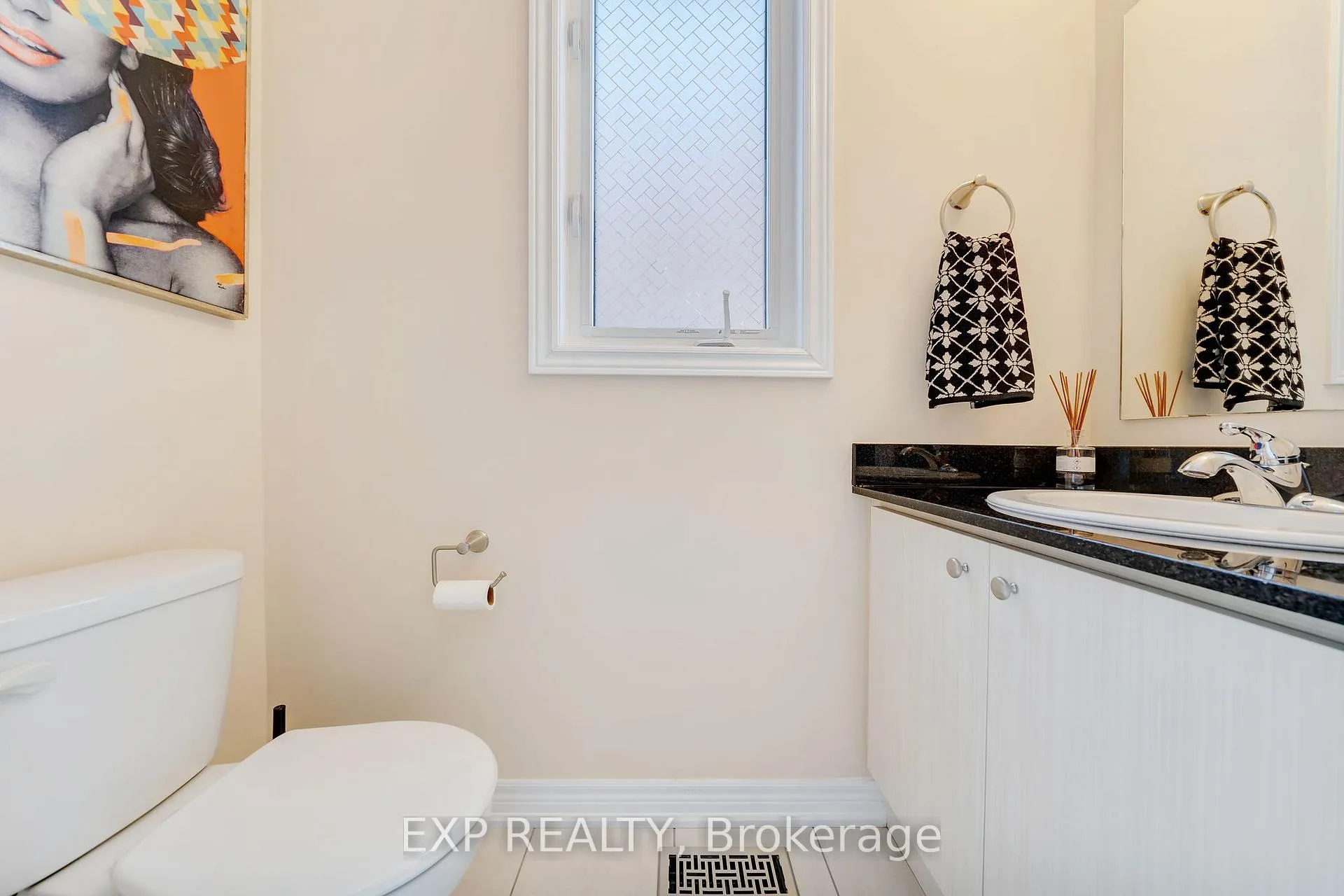 Photo 7 of 2075 Dale Road, Innisfil, Alcona — HOMEH