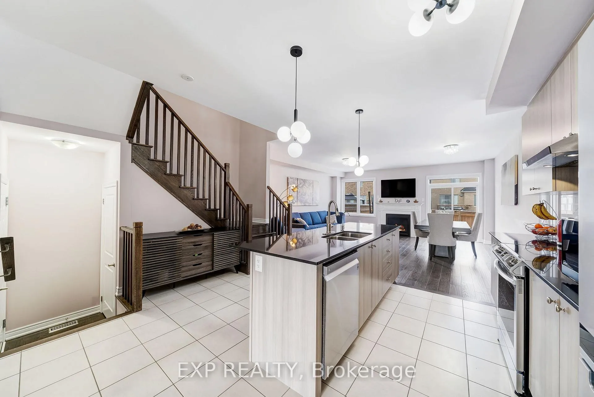 Photo 9 of 2075 Dale Road, Innisfil, Alcona — HOMEH
