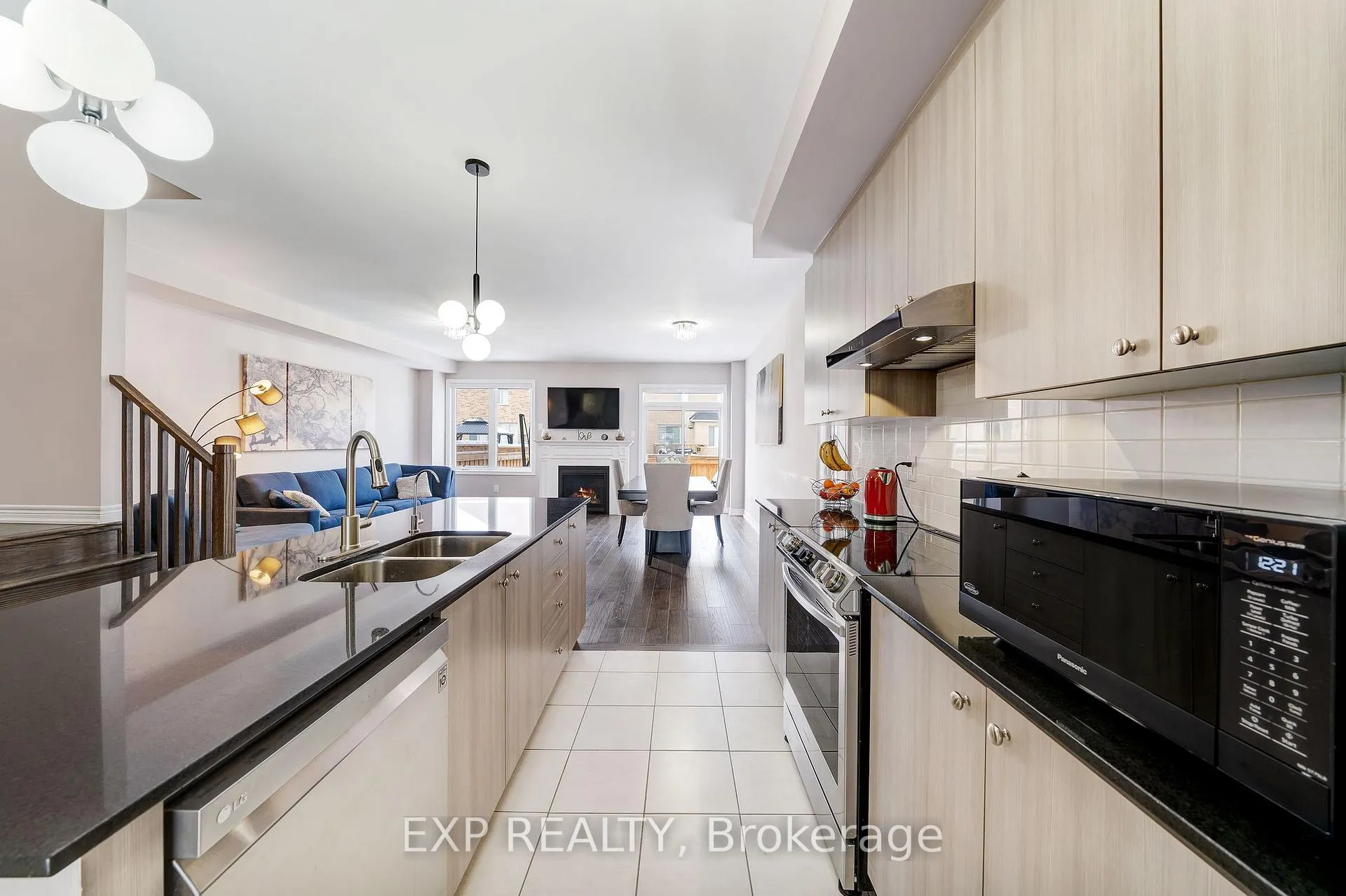 Photo 12 of 2075 Dale Road, Innisfil, Alcona — HOMEH