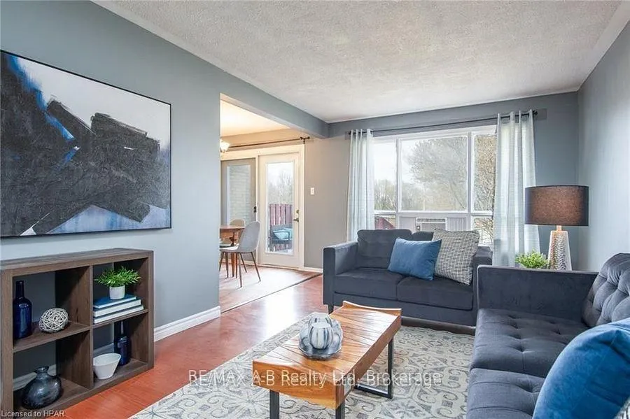 Photo 3 of 26 Dickens Place, Stratford — HOMEH