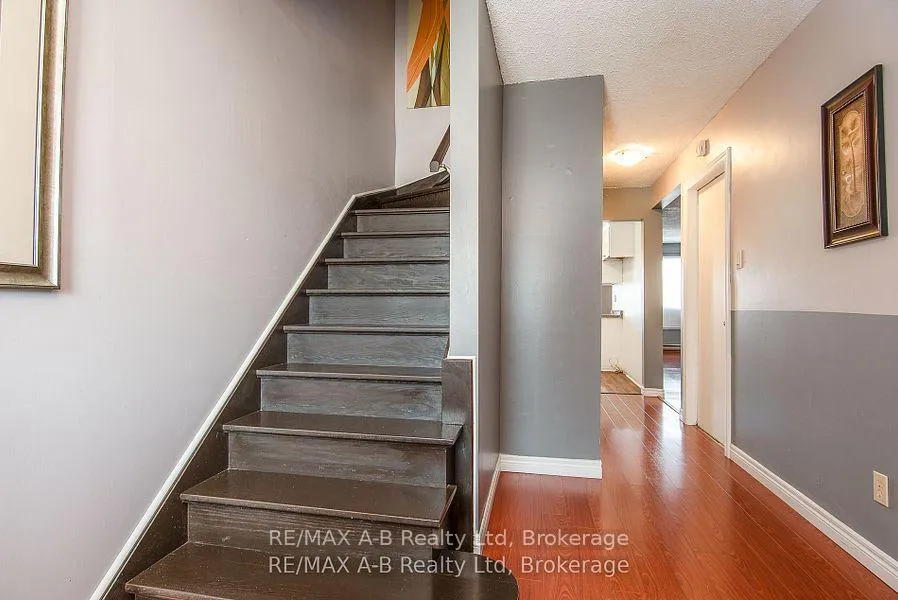 Photo 9 of 26 Dickens Place, Stratford — HOMEH