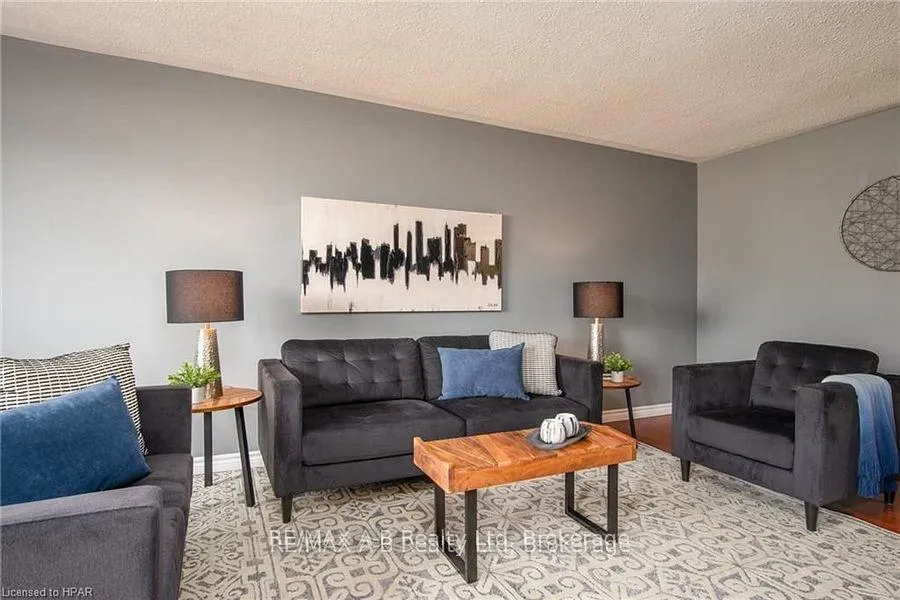 Photo 10 of 26 Dickens Place, Stratford — HOMEH