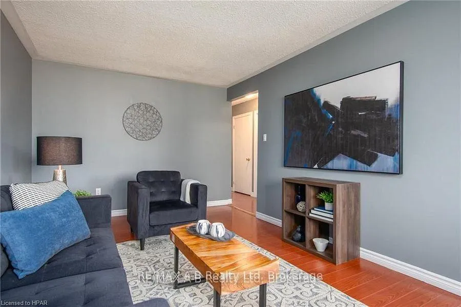 Photo 11 of 26 Dickens Place, Stratford — HOMEH