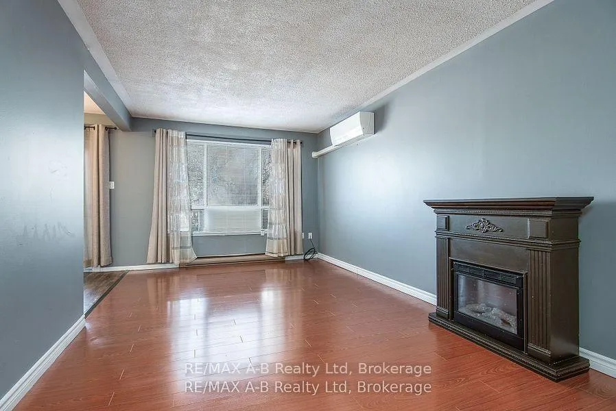 Photo 12 of 26 Dickens Place, Stratford — HOMEH