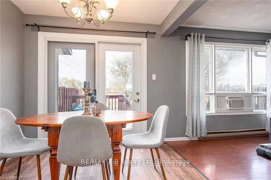 Photo 15 of 26 Dickens Place, Stratford — HOMEH