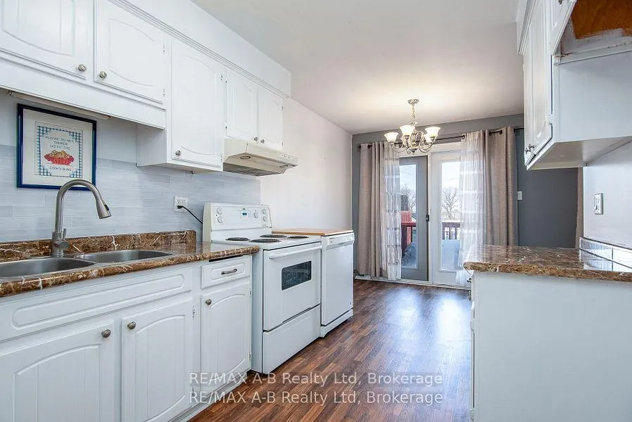 Photo 24 of 26 Dickens Place, Stratford — HOMEH