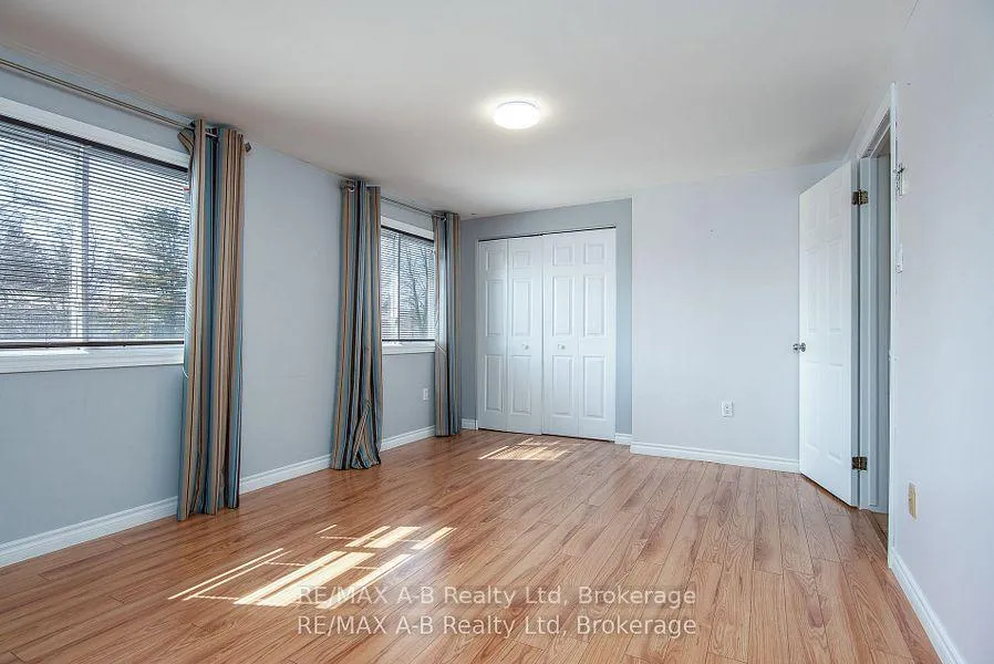 Photo 36 of 26 Dickens Place, Stratford — HOMEH