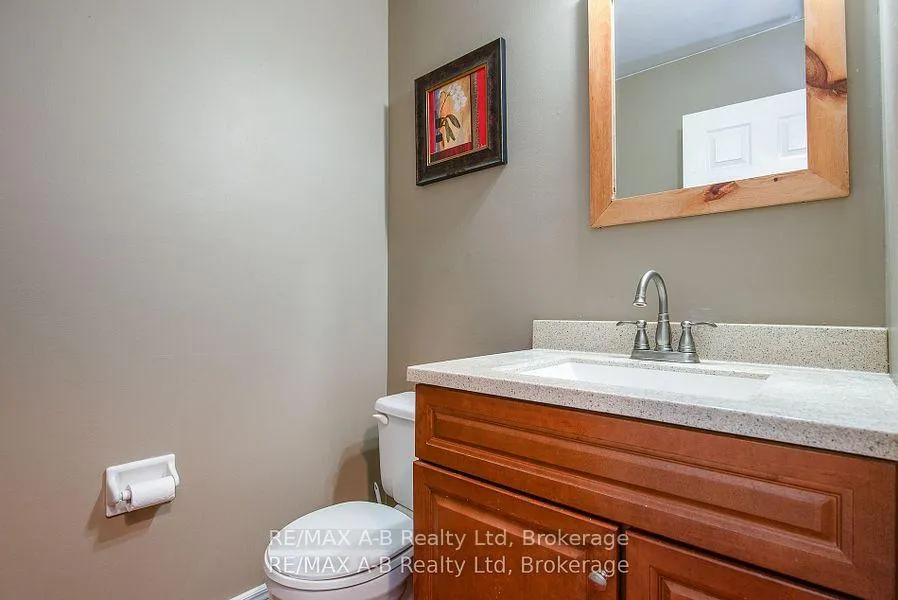 Photo 38 of 26 Dickens Place, Stratford — HOMEH