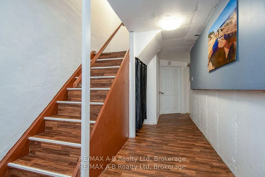 Photo 40 of 26 Dickens Place, Stratford — HOMEH