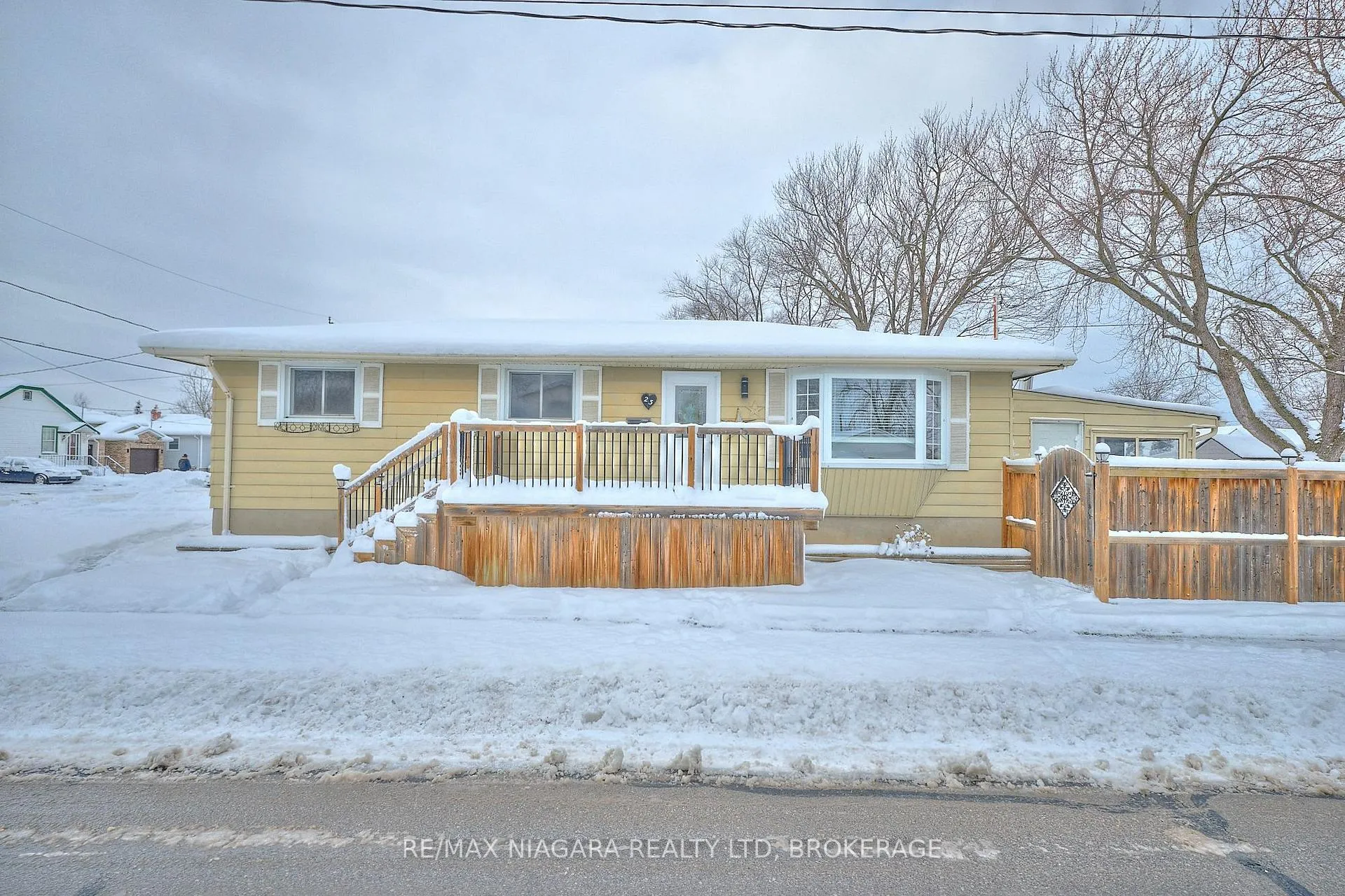 Photo 1 of 23 Alexandra Boulevard, St. Catharines, Secord Woods — HOMEH