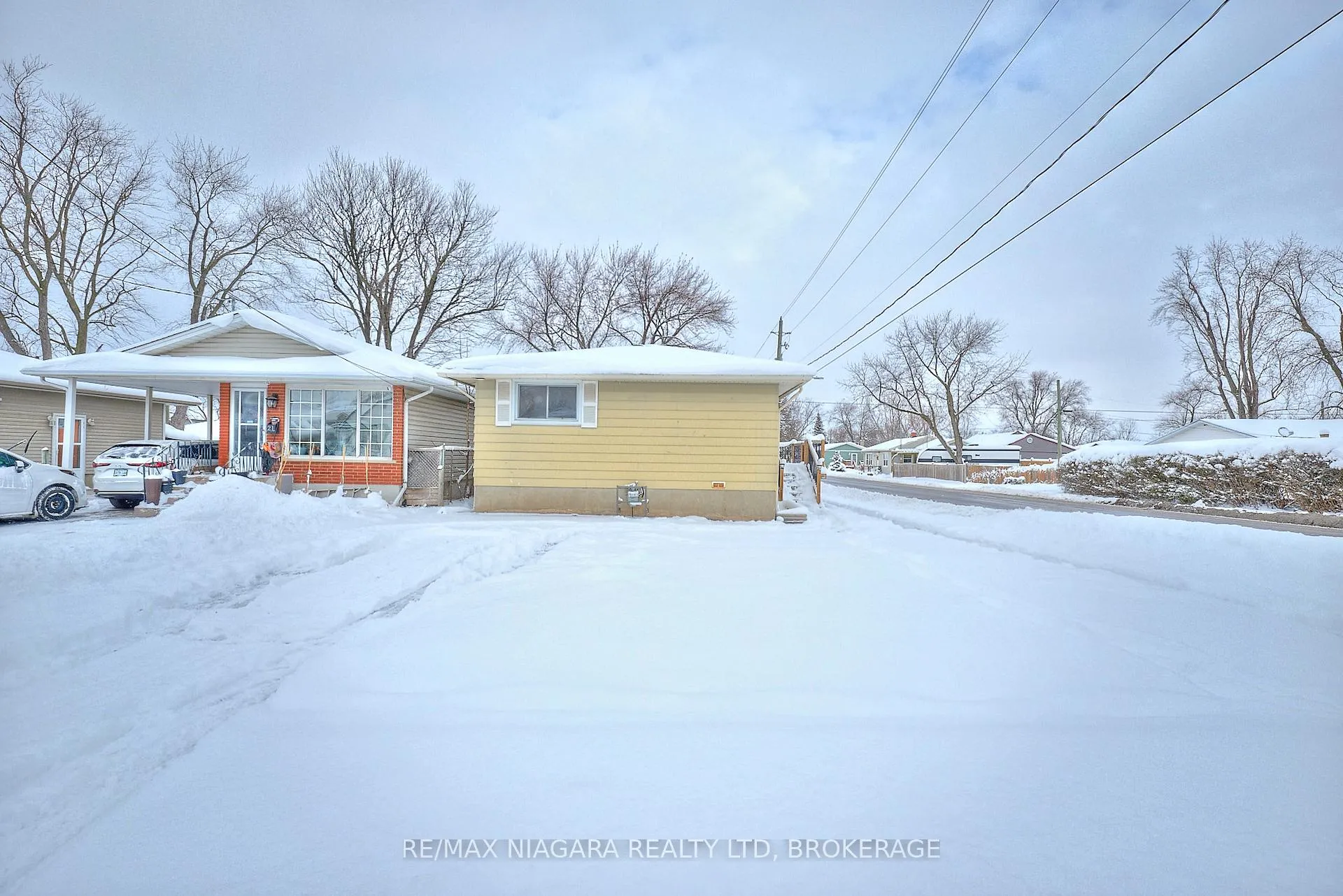 Photo 3 of 23 Alexandra Boulevard, St. Catharines, Secord Woods — HOMEH