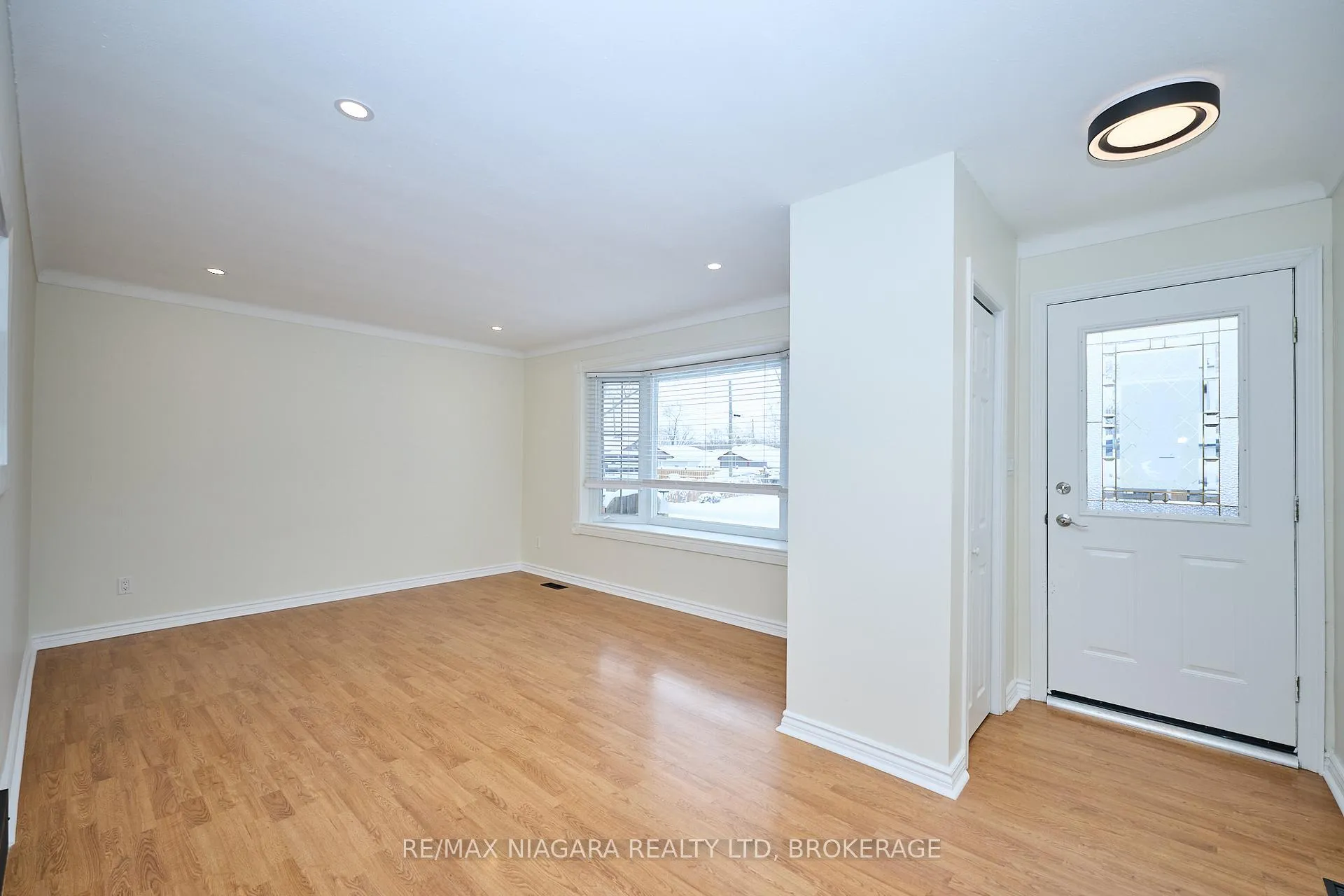 Photo 4 of 23 Alexandra Boulevard, St. Catharines, Secord Woods — HOMEH
