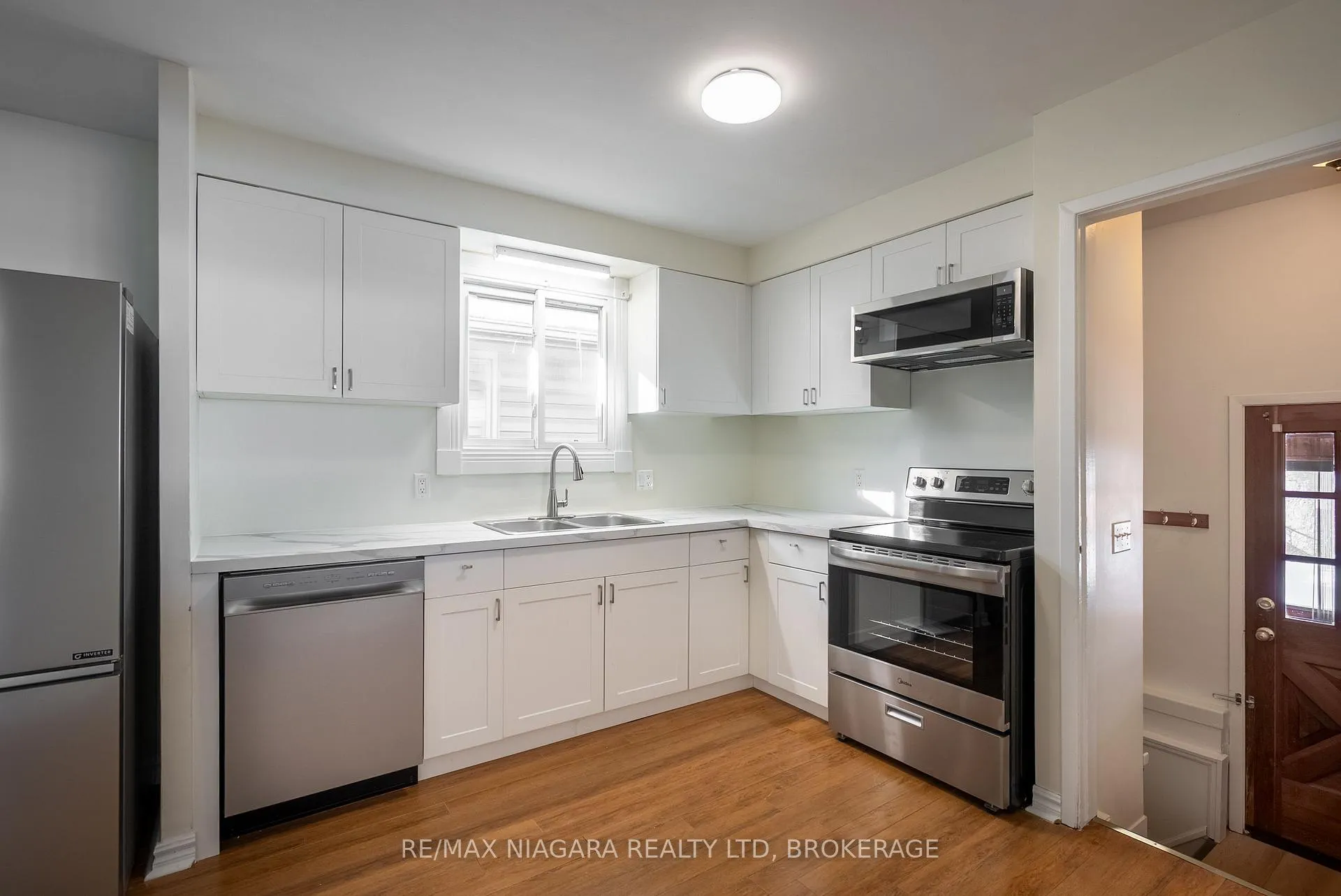 Photo 9 of 23 Alexandra Boulevard, St. Catharines, Secord Woods — HOMEH