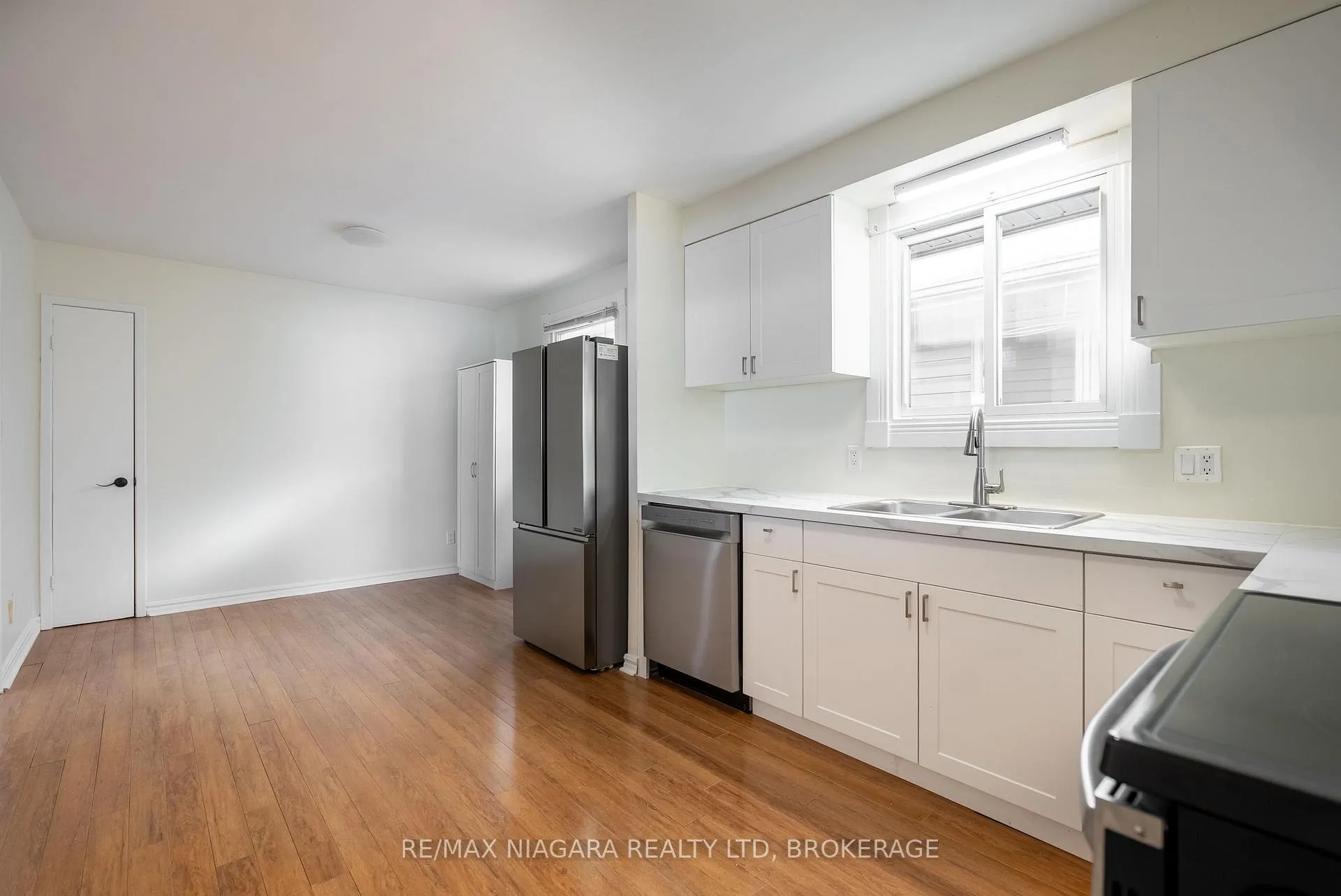 Photo 10 of 23 Alexandra Boulevard, St. Catharines, Secord Woods — HOMEH