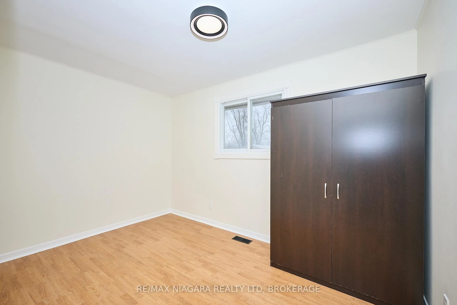 Photo 12 of 23 Alexandra Boulevard, St. Catharines, Secord Woods — HOMEH
