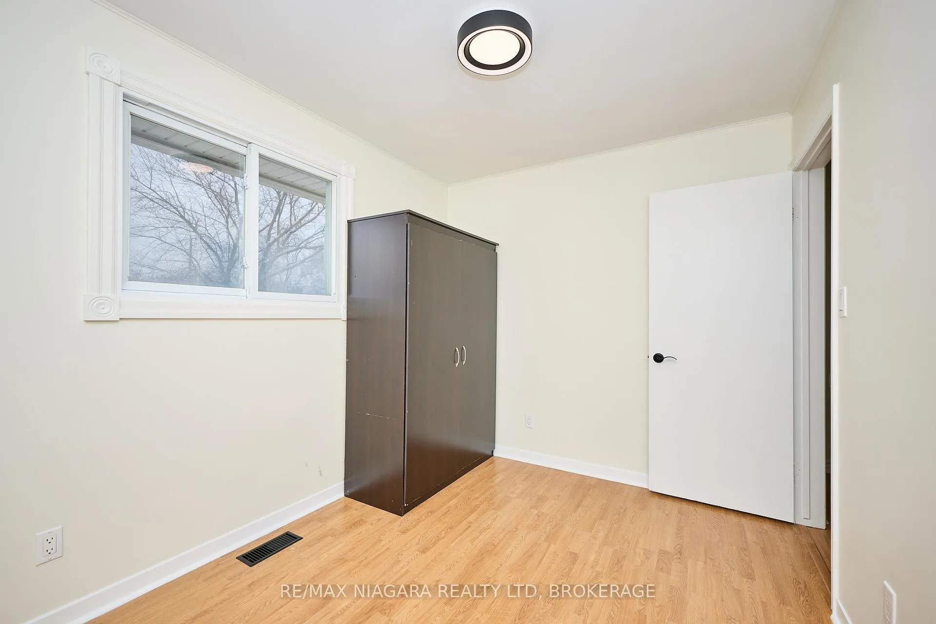 Photo 13 of 23 Alexandra Boulevard, St. Catharines, Secord Woods — HOMEH