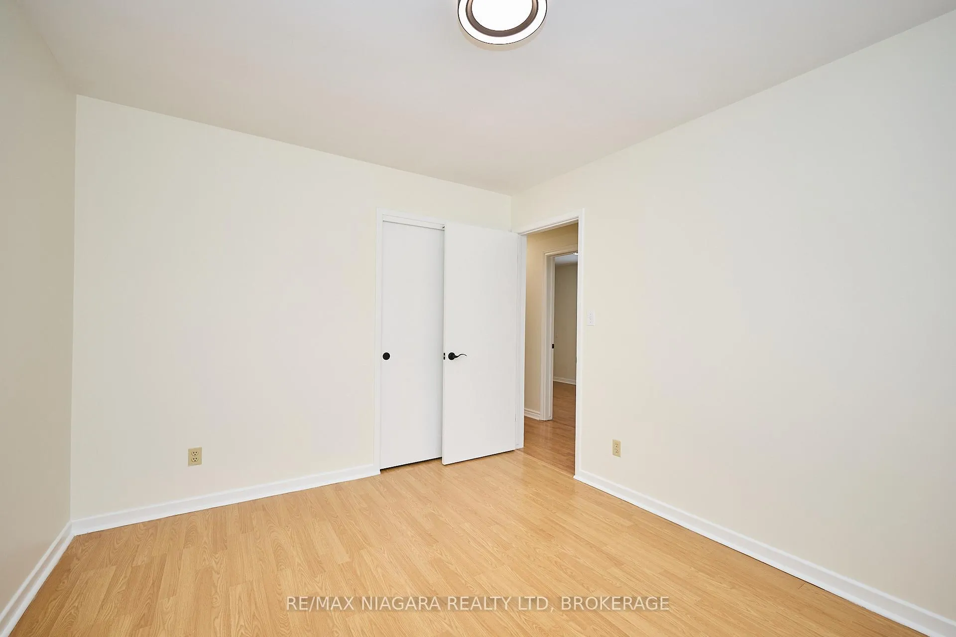 Photo 18 of 23 Alexandra Boulevard, St. Catharines, Secord Woods — HOMEH
