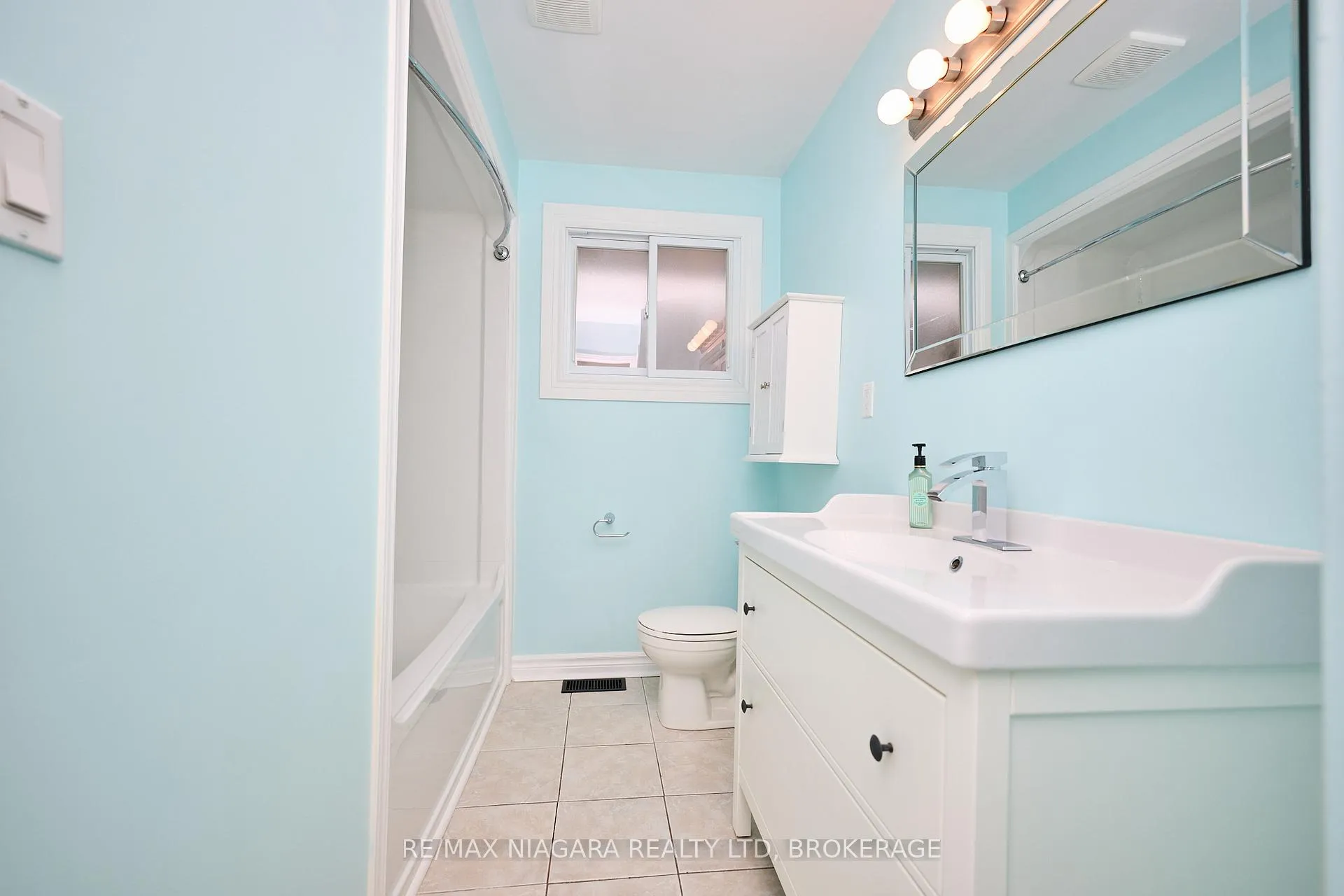 Photo 19 of 23 Alexandra Boulevard, St. Catharines, Secord Woods — HOMEH