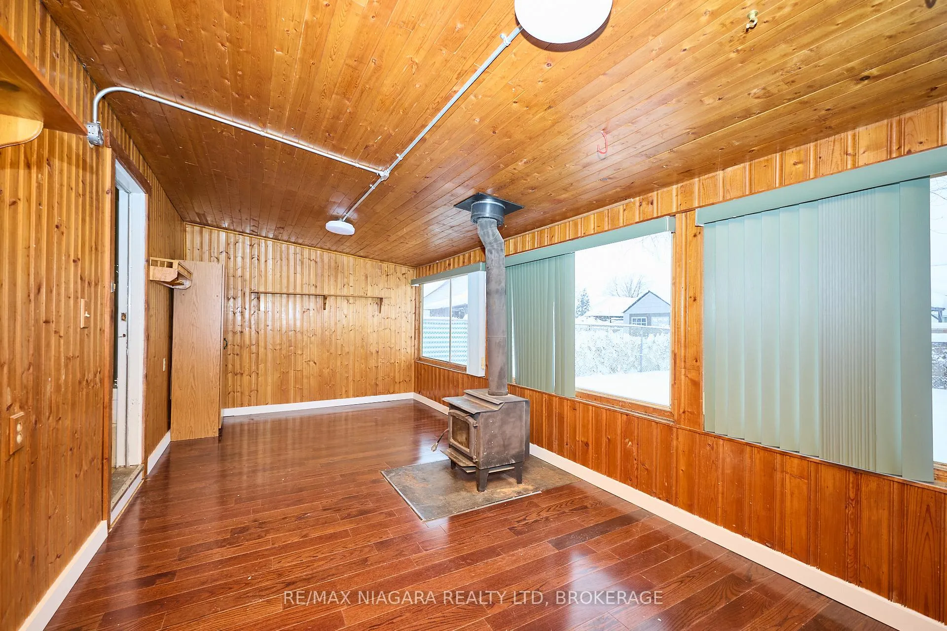 Photo 21 of 23 Alexandra Boulevard, St. Catharines, Secord Woods — HOMEH