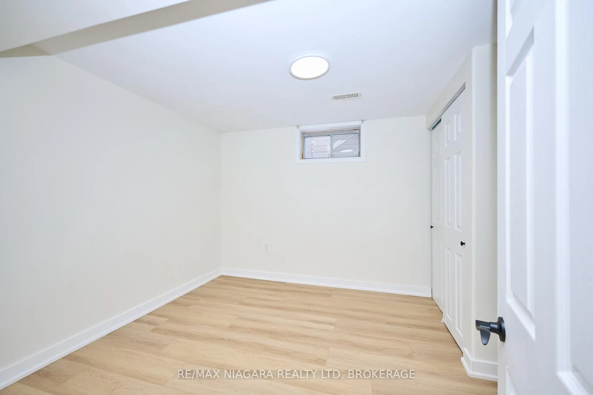 Photo 26 of 23 Alexandra Boulevard, St. Catharines, Secord Woods — HOMEH