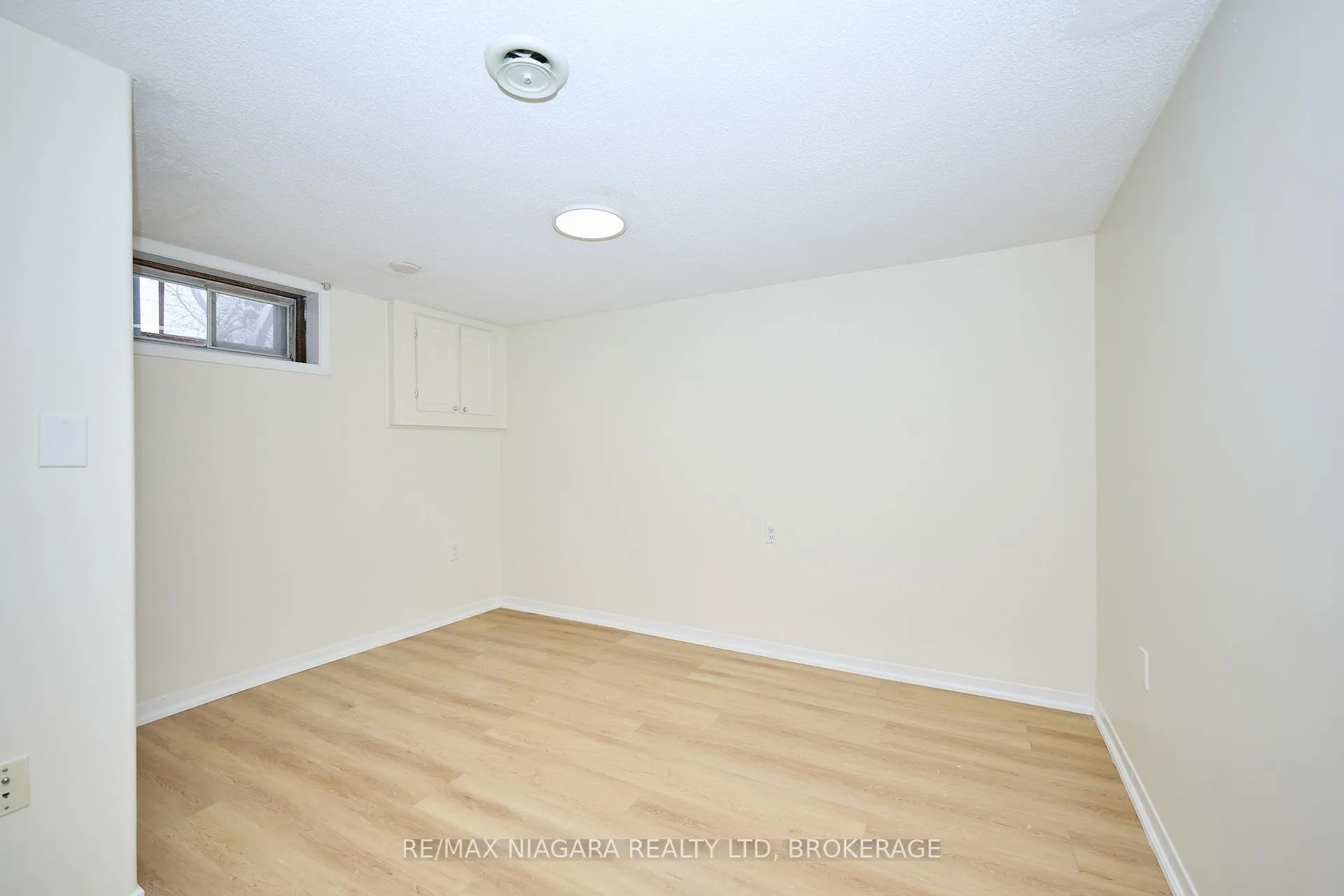 Photo 29 of 23 Alexandra Boulevard, St. Catharines, Secord Woods — HOMEH