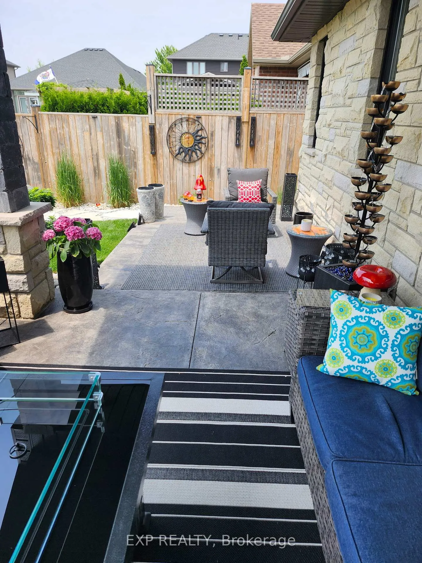 Photo 11 of 22 Oakmont Street, St. Thomas — HOMEH