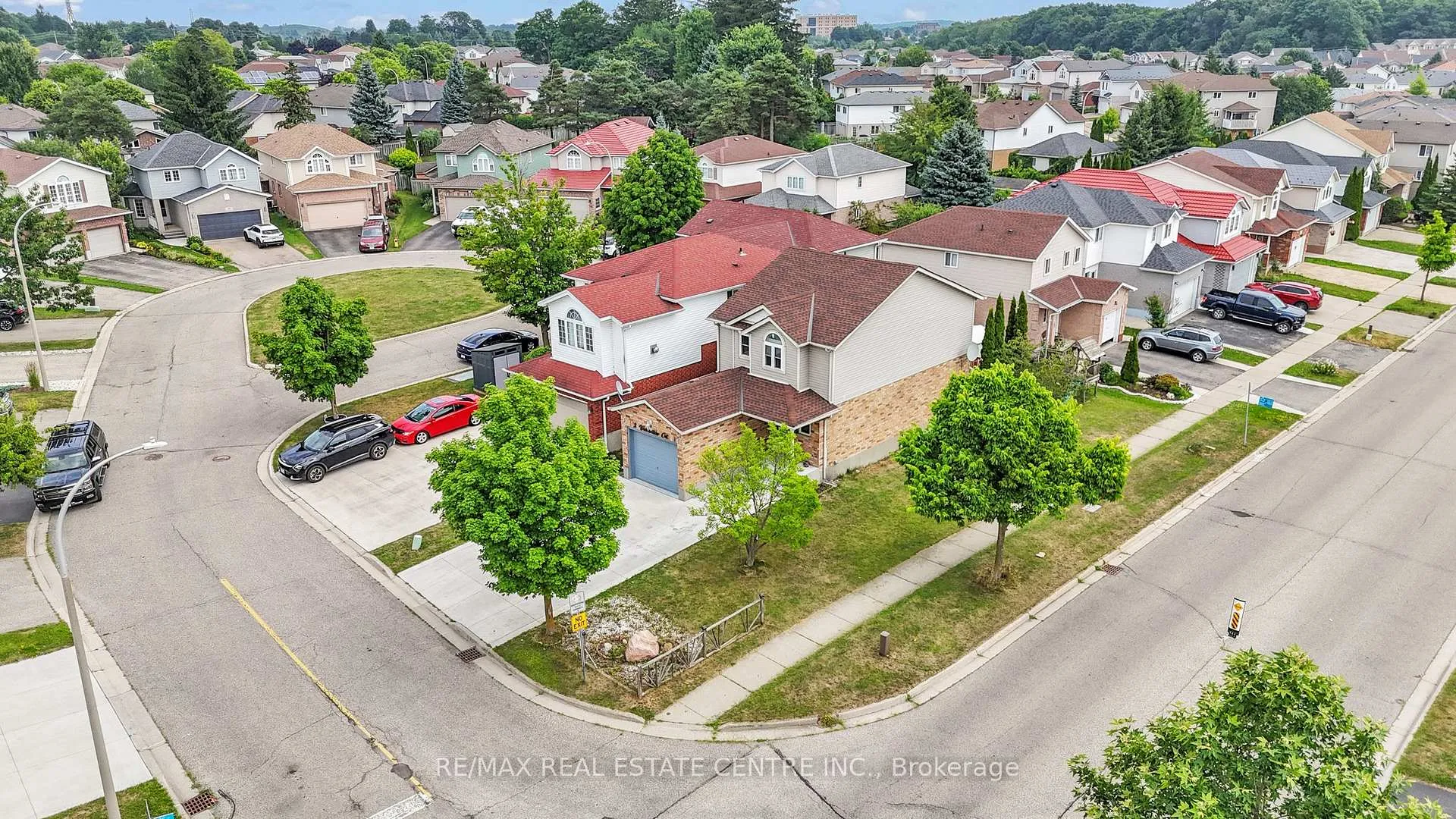 Photo 3 of 2 Waterwillow Court, Kitchener — HOMEH