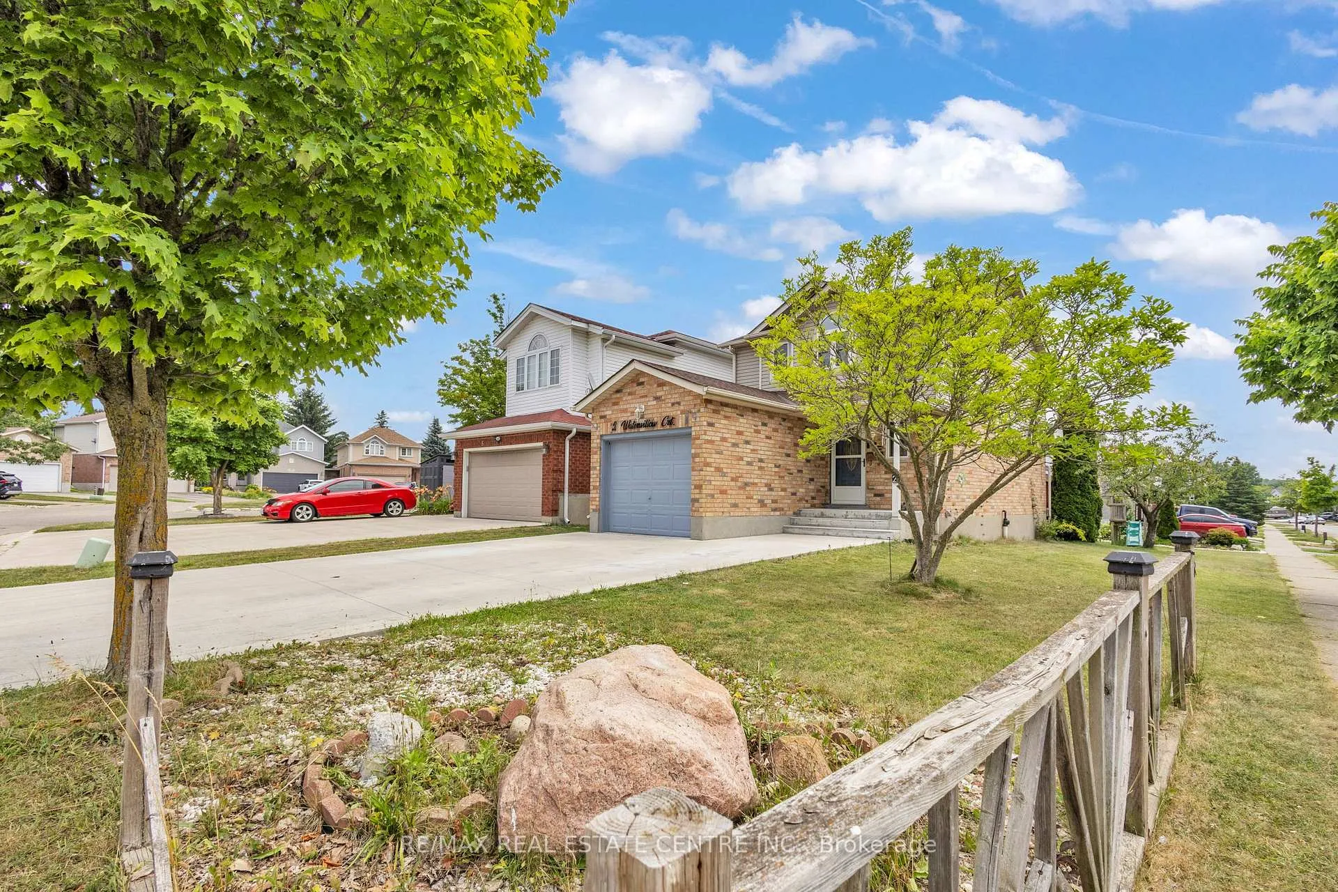 Photo 4 of 2 Waterwillow Court, Kitchener — HOMEH