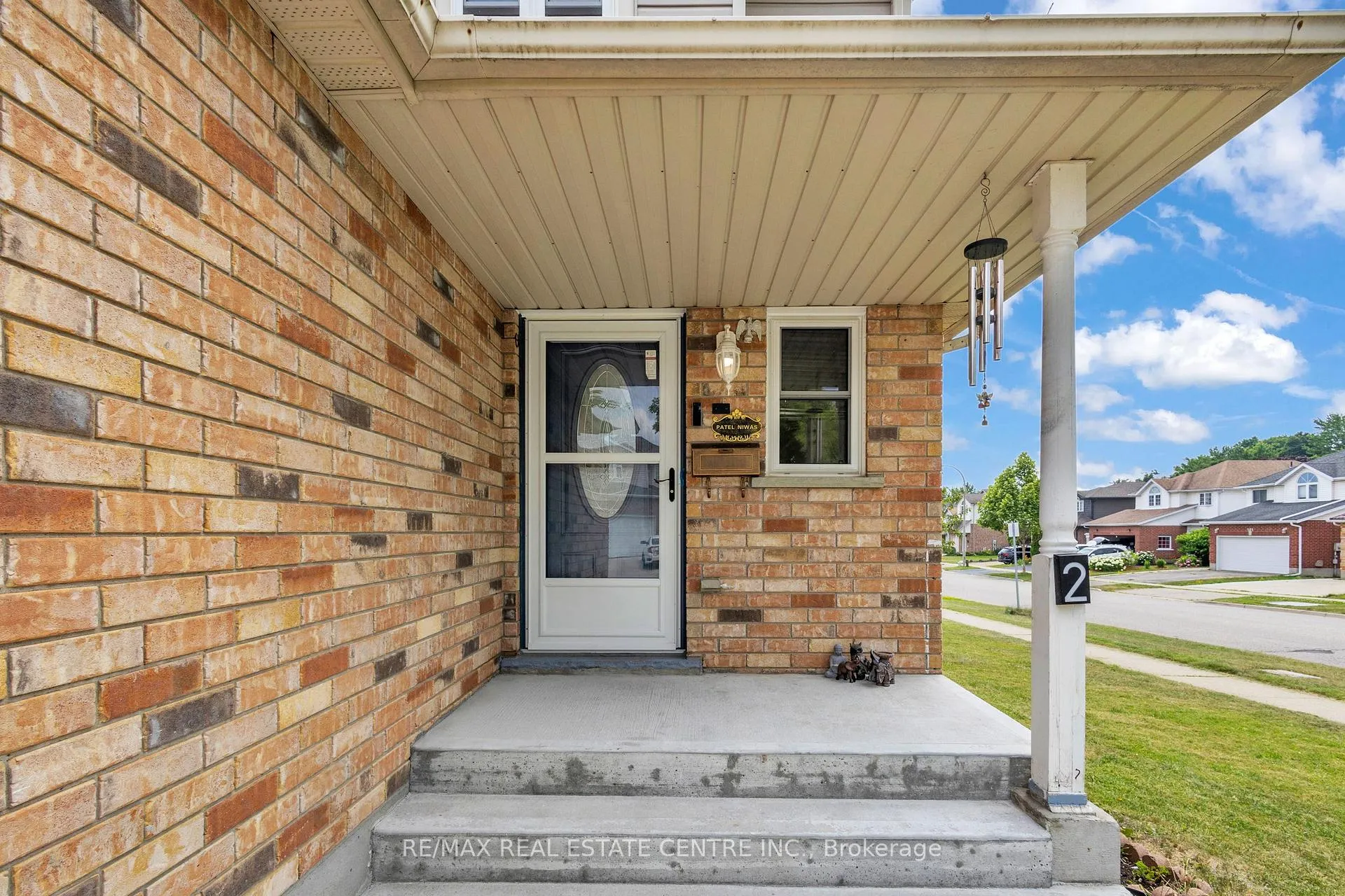 Photo 5 of 2 Waterwillow Court, Kitchener — HOMEH