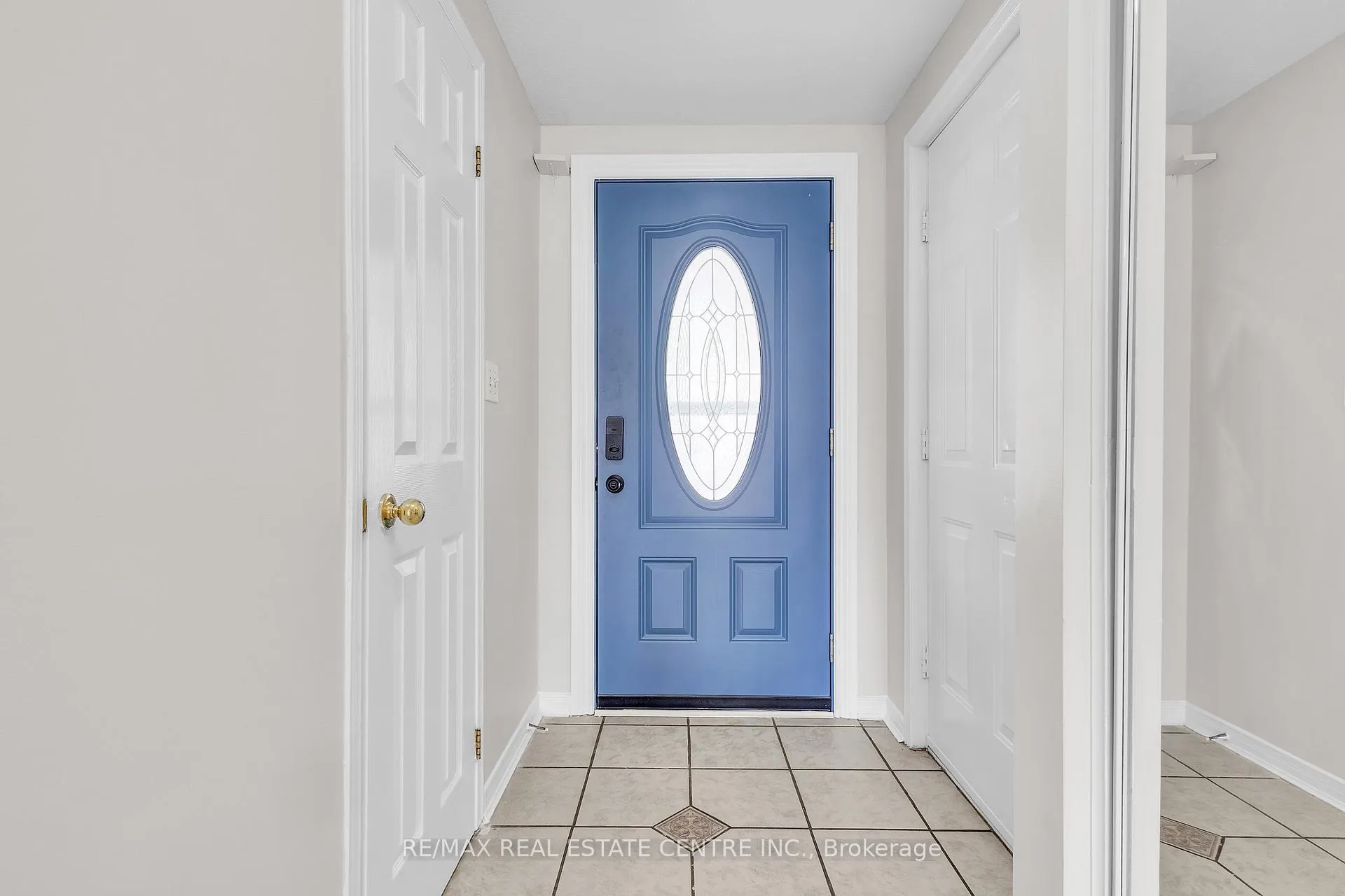 Photo 6 of 2 Waterwillow Court, Kitchener — HOMEH