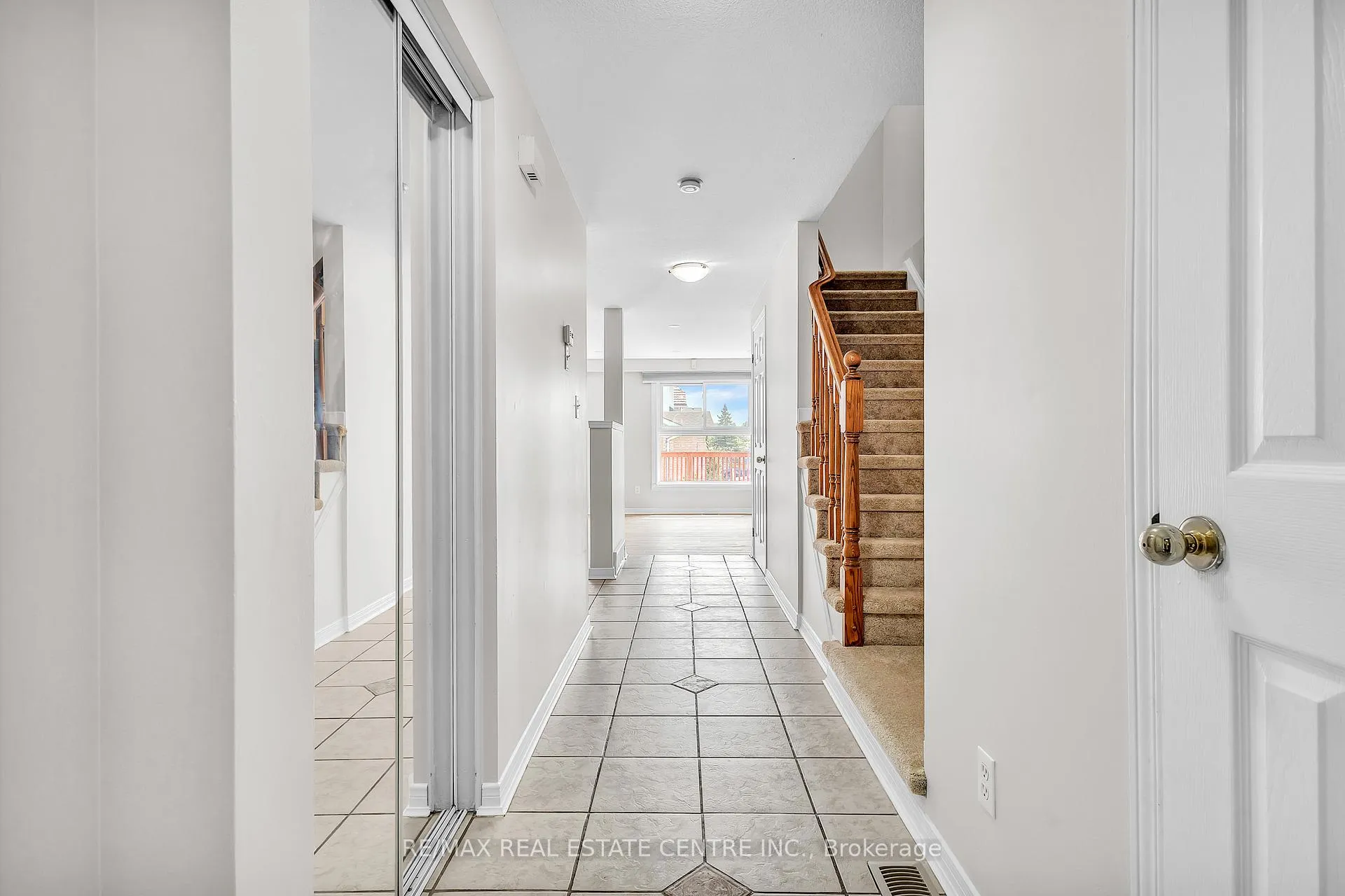 Photo 7 of 2 Waterwillow Court, Kitchener — HOMEH