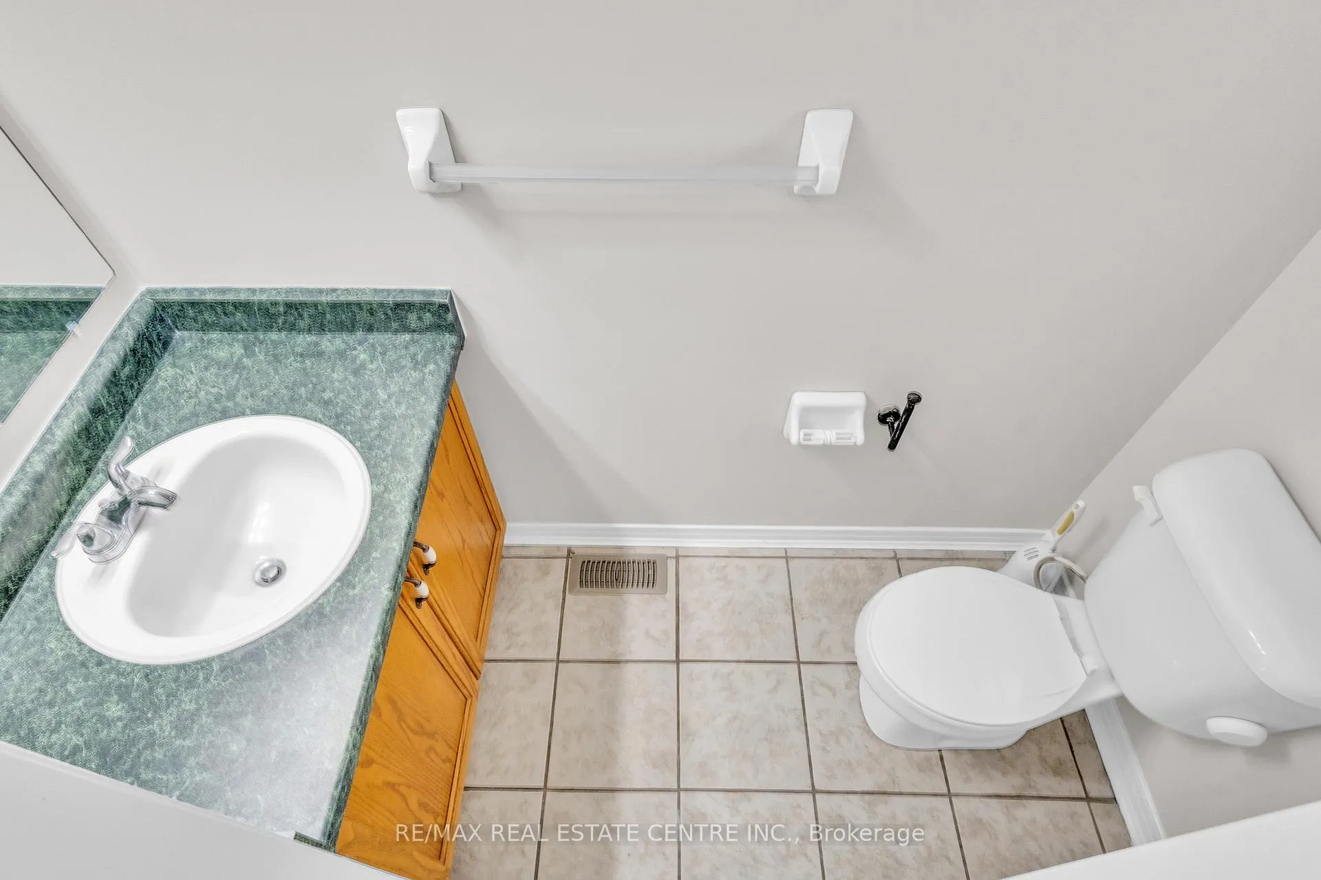 Photo 8 of 2 Waterwillow Court, Kitchener — HOMEH