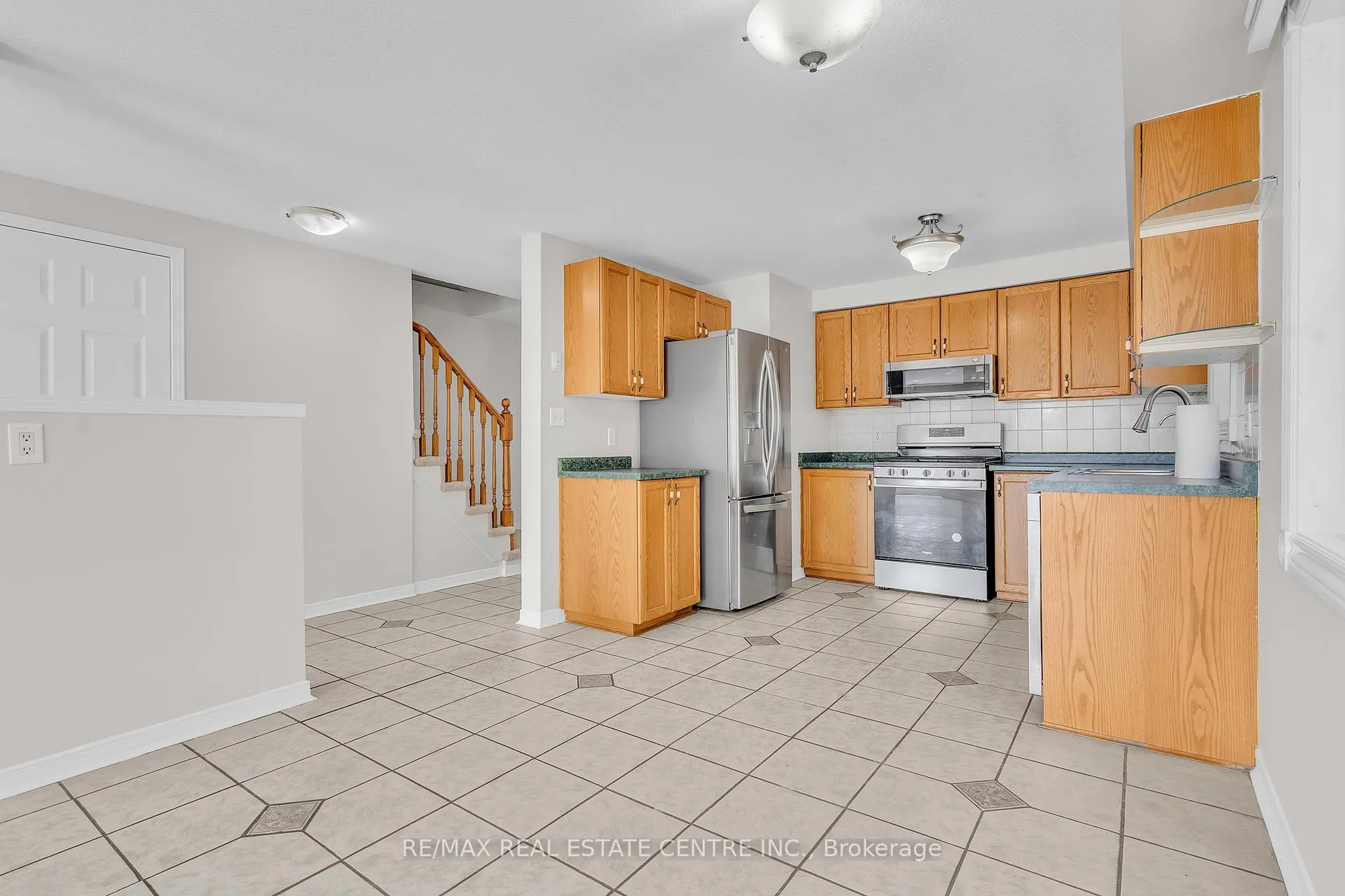 Photo 12 of 2 Waterwillow Court, Kitchener — HOMEH
