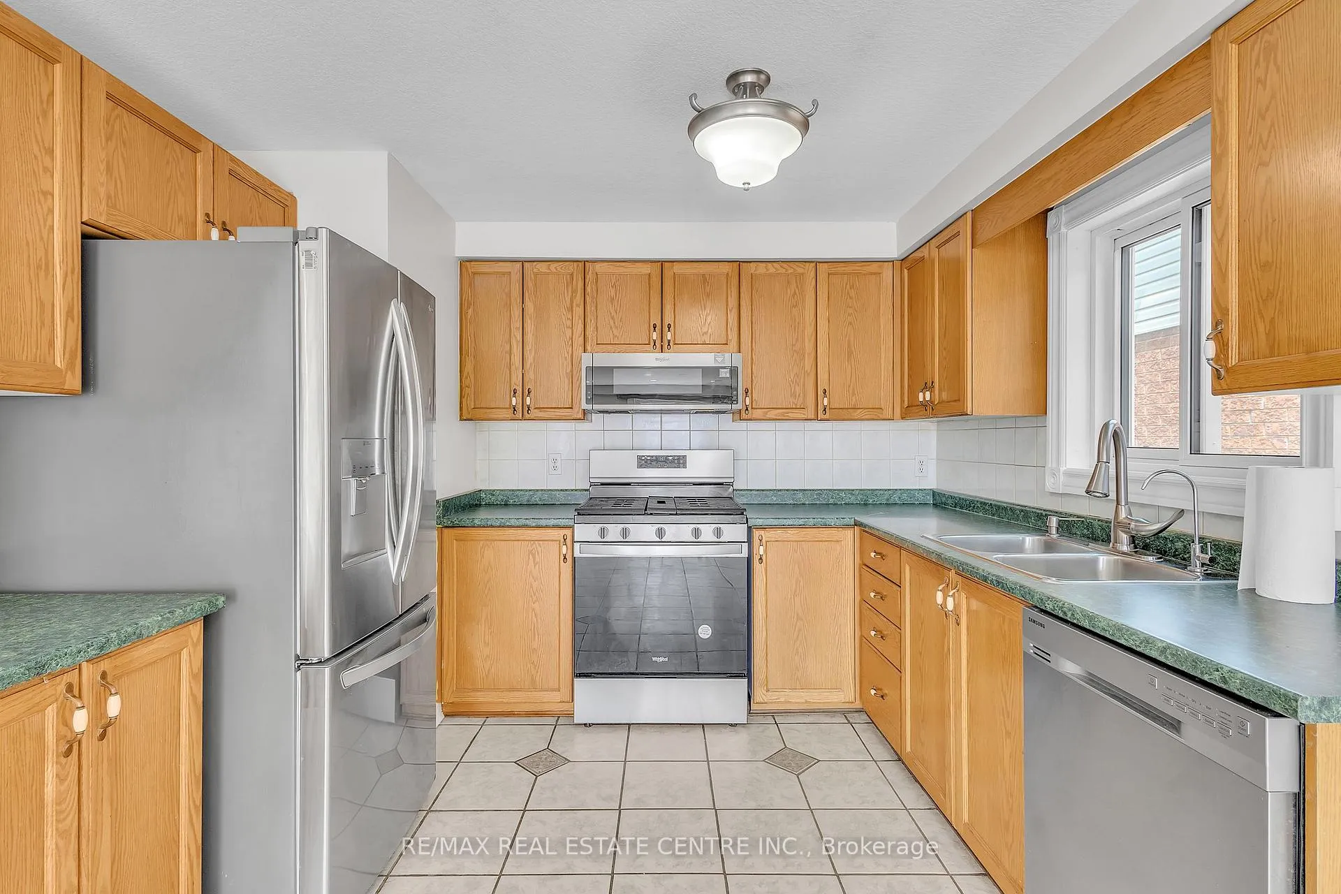 Photo 13 of 2 Waterwillow Court, Kitchener — HOMEH