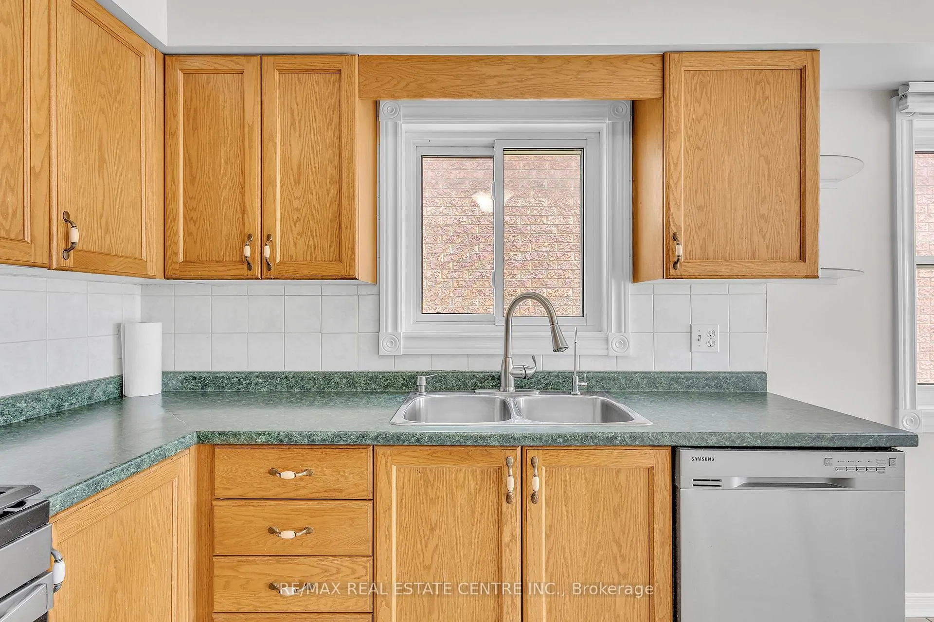 Photo 15 of 2 Waterwillow Court, Kitchener — HOMEH