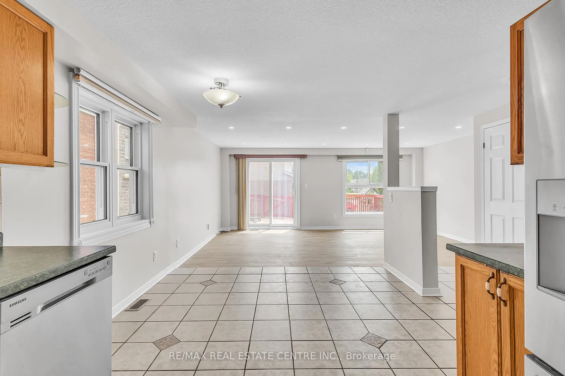 Photo 16 of 2 Waterwillow Court, Kitchener — HOMEH