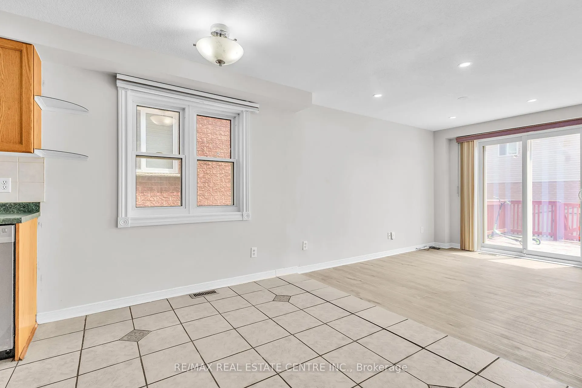 Photo 17 of 2 Waterwillow Court, Kitchener — HOMEH