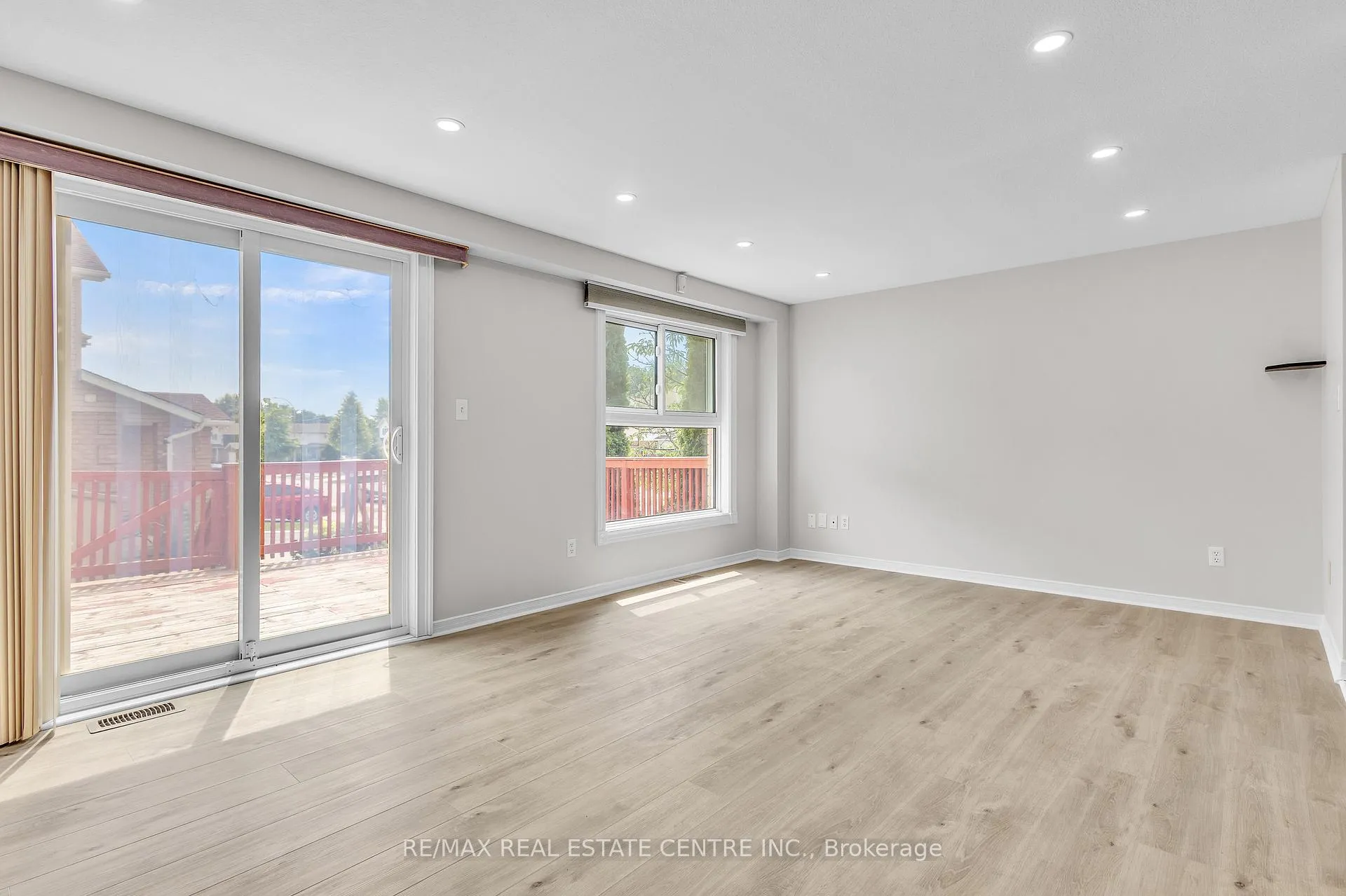 Photo 18 of 2 Waterwillow Court, Kitchener — HOMEH