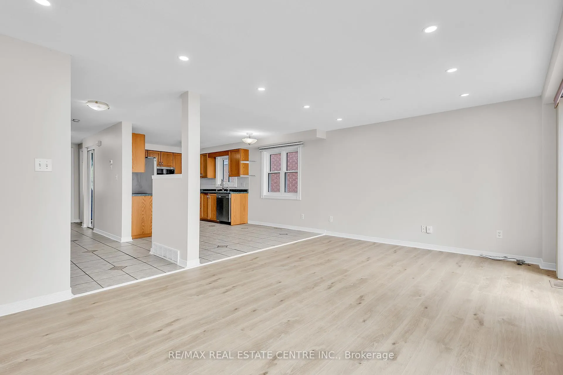 Photo 20 of 2 Waterwillow Court, Kitchener — HOMEH