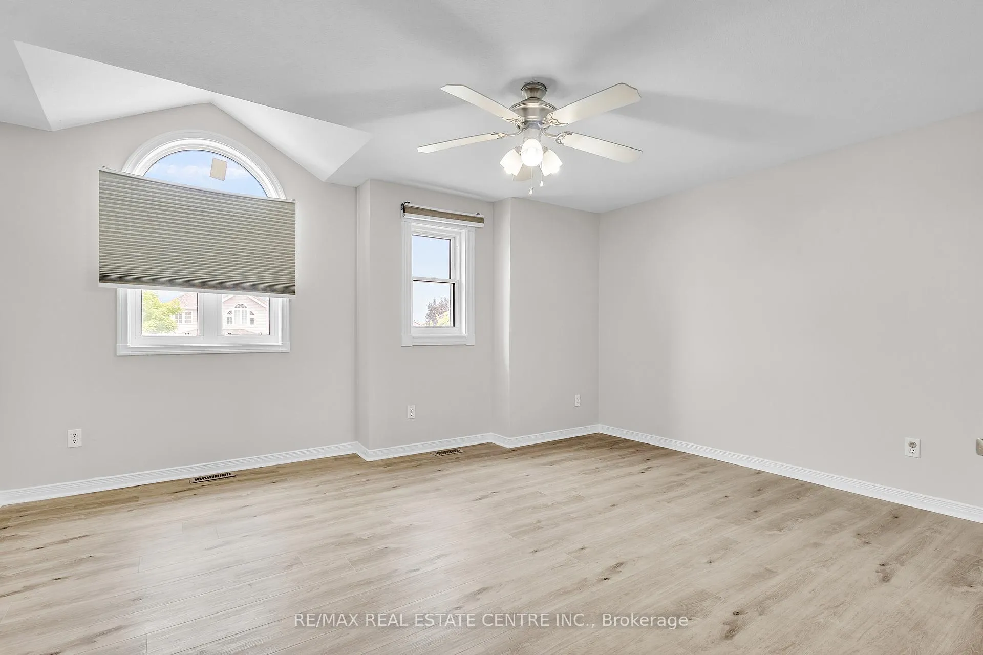 Photo 22 of 2 Waterwillow Court, Kitchener — HOMEH