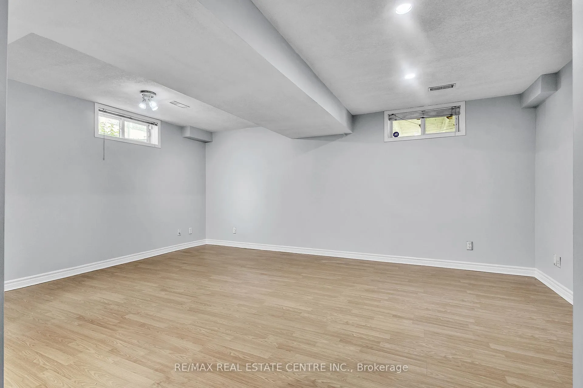 Photo 30 of 2 Waterwillow Court, Kitchener — HOMEH