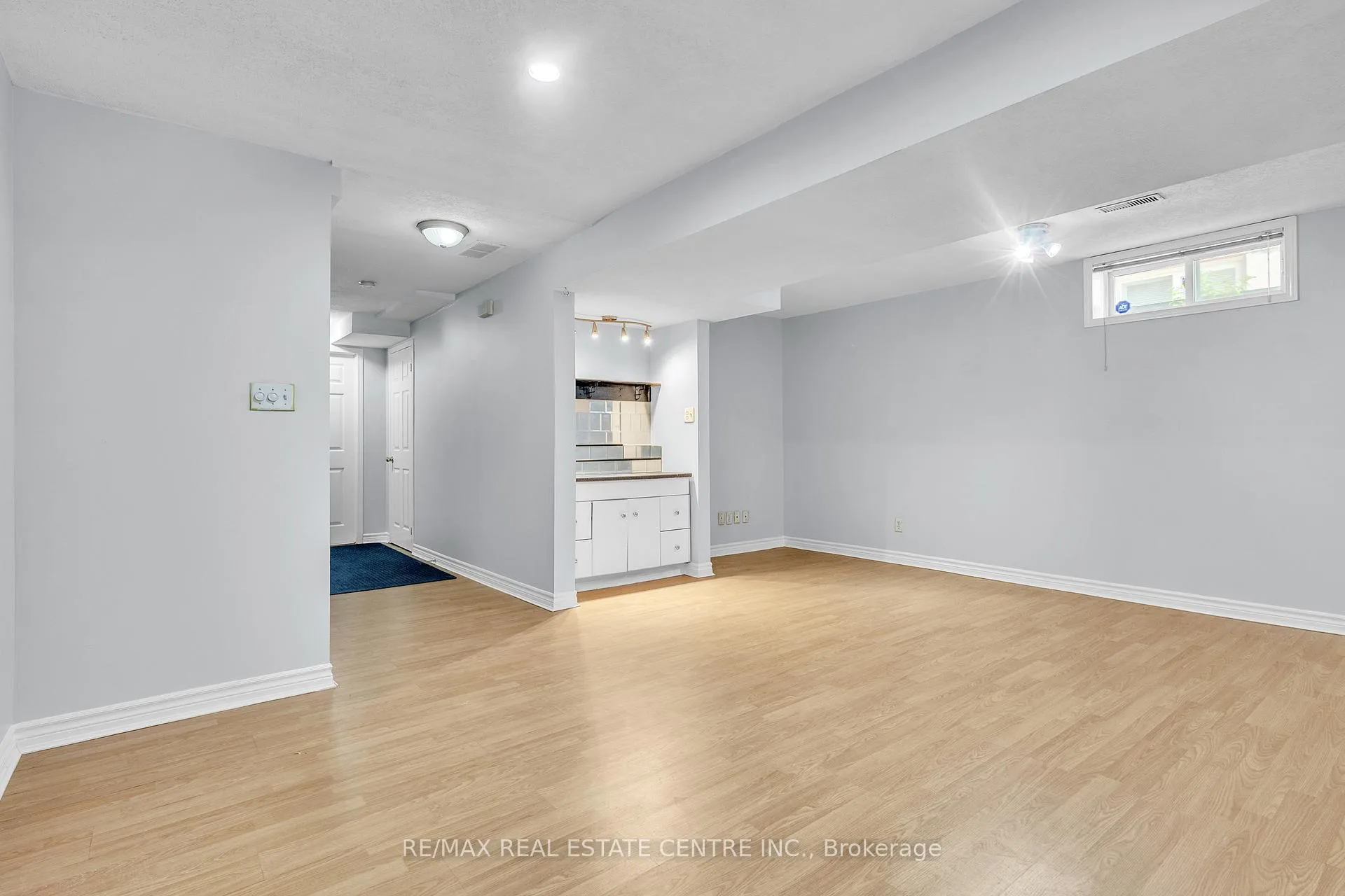 Photo 31 of 2 Waterwillow Court, Kitchener — HOMEH